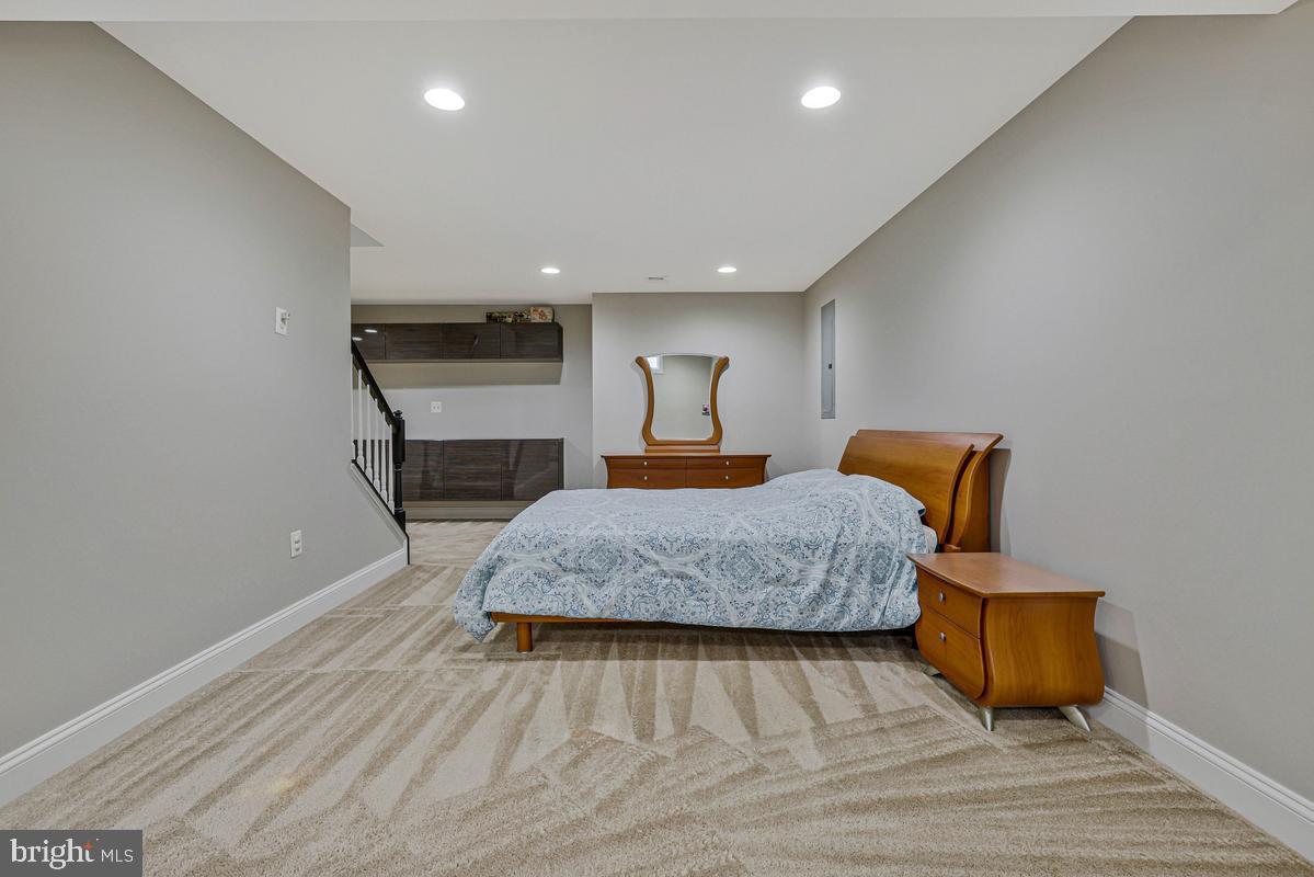 DAWSON'S CORNER - Residential