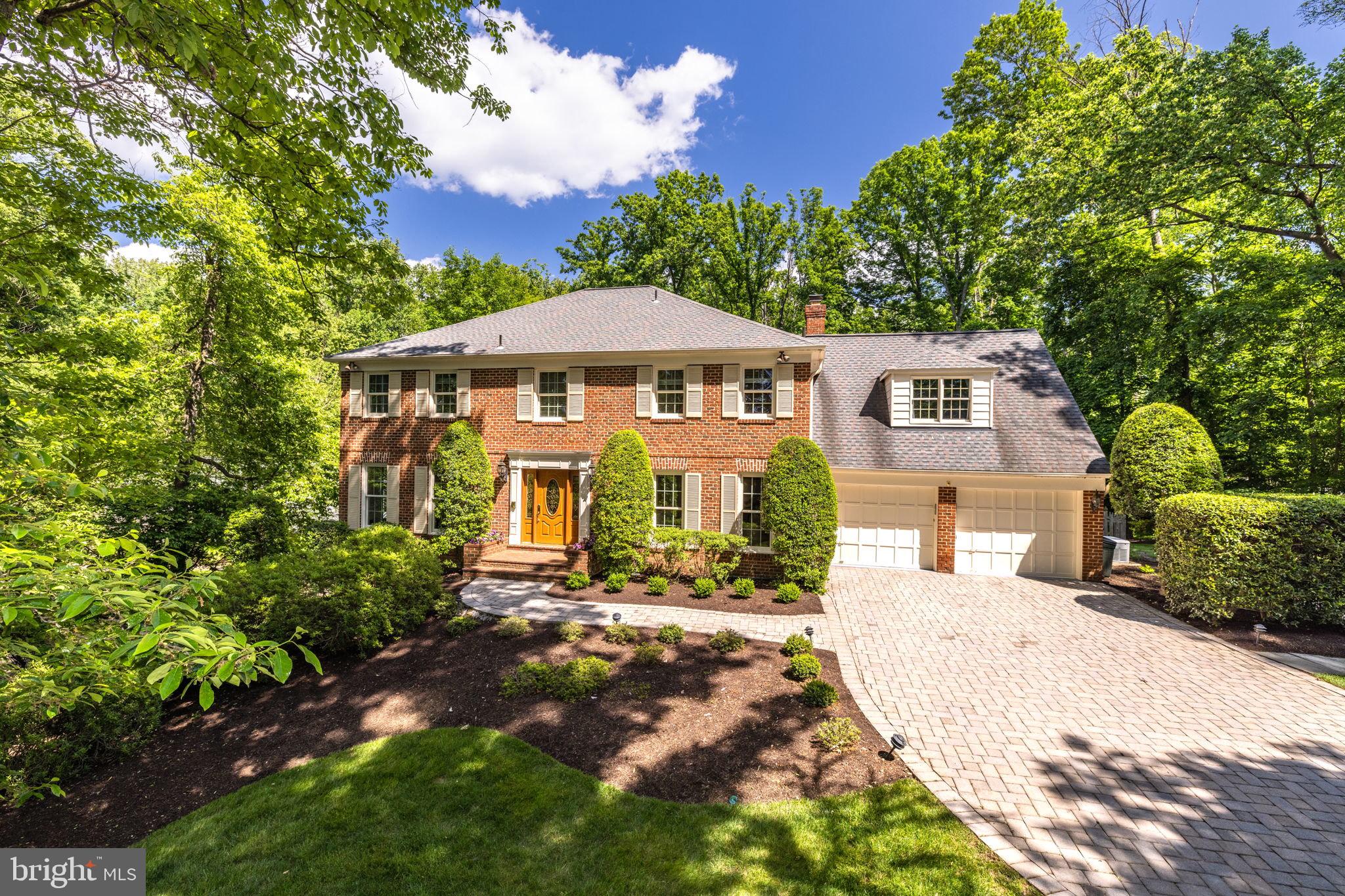 WOODSIDE ESTATES - Residential