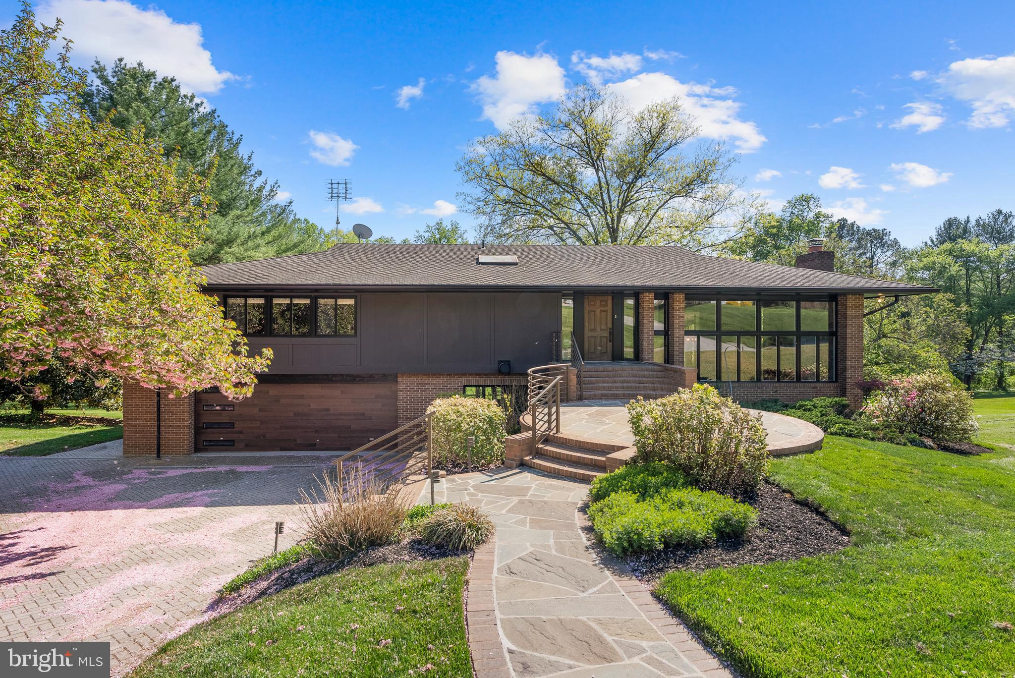 MANOR HILL - Residential
