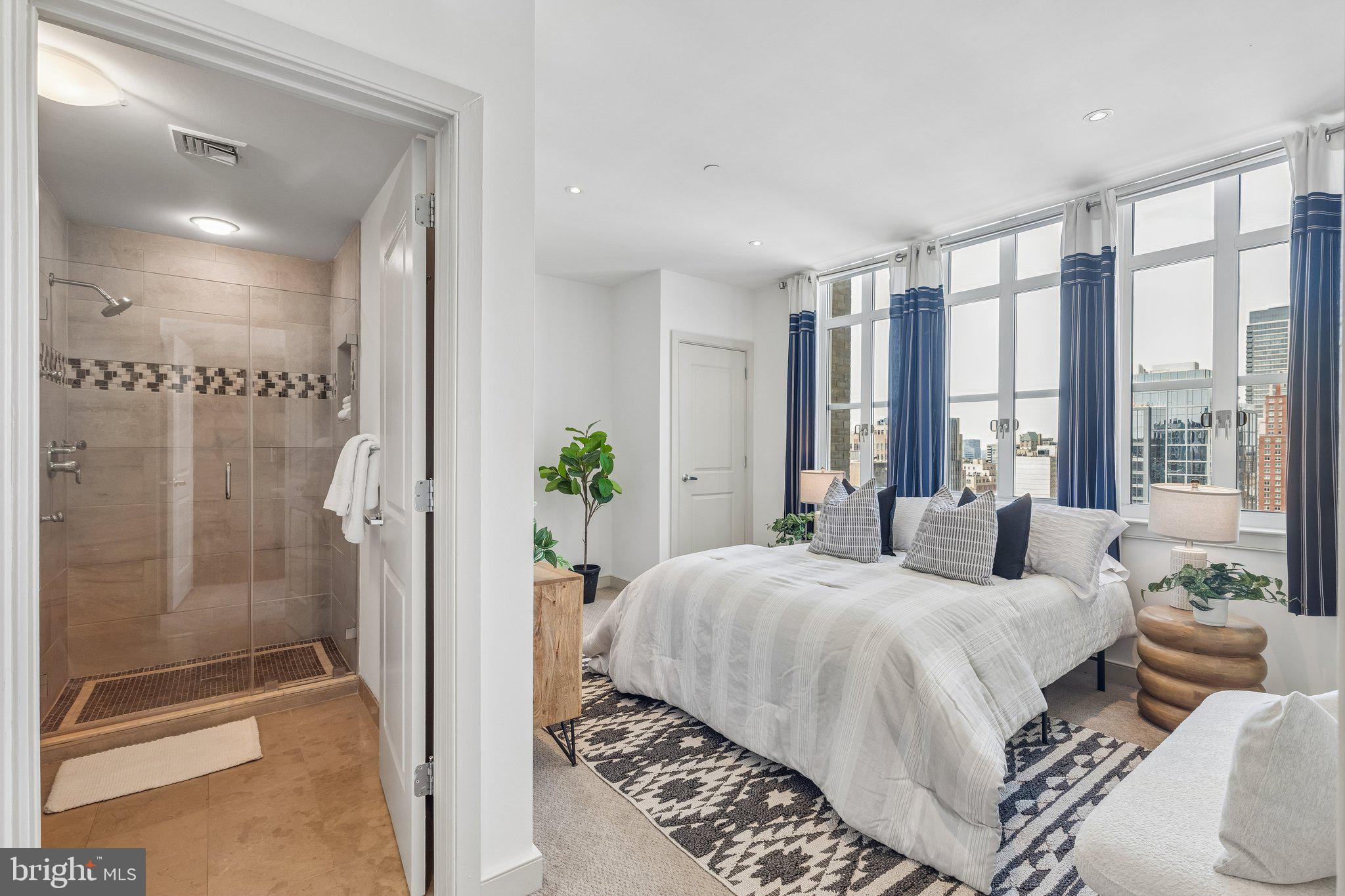 AVENUE OF THE ARTS - Residential