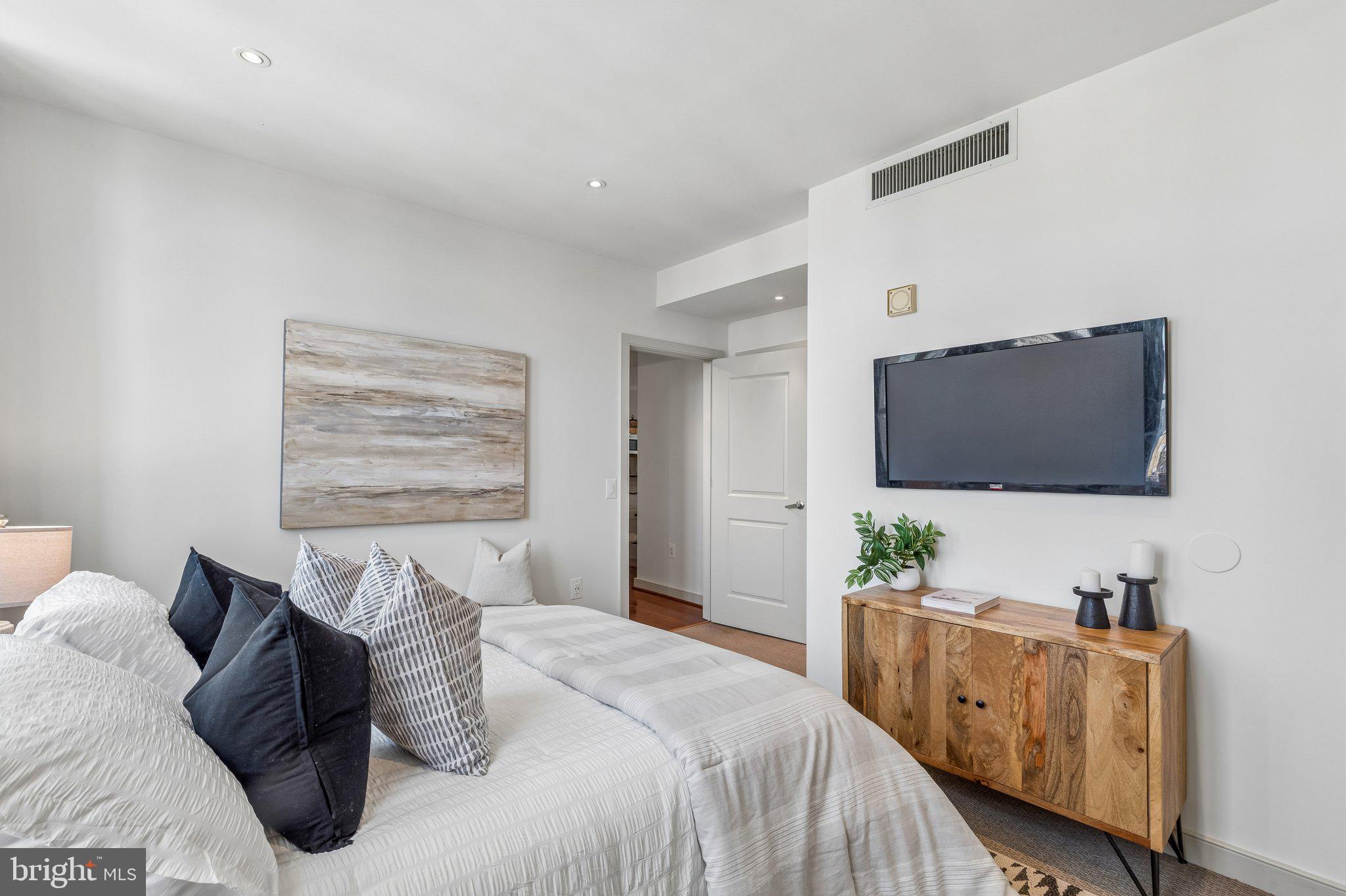 AVENUE OF THE ARTS - Residential