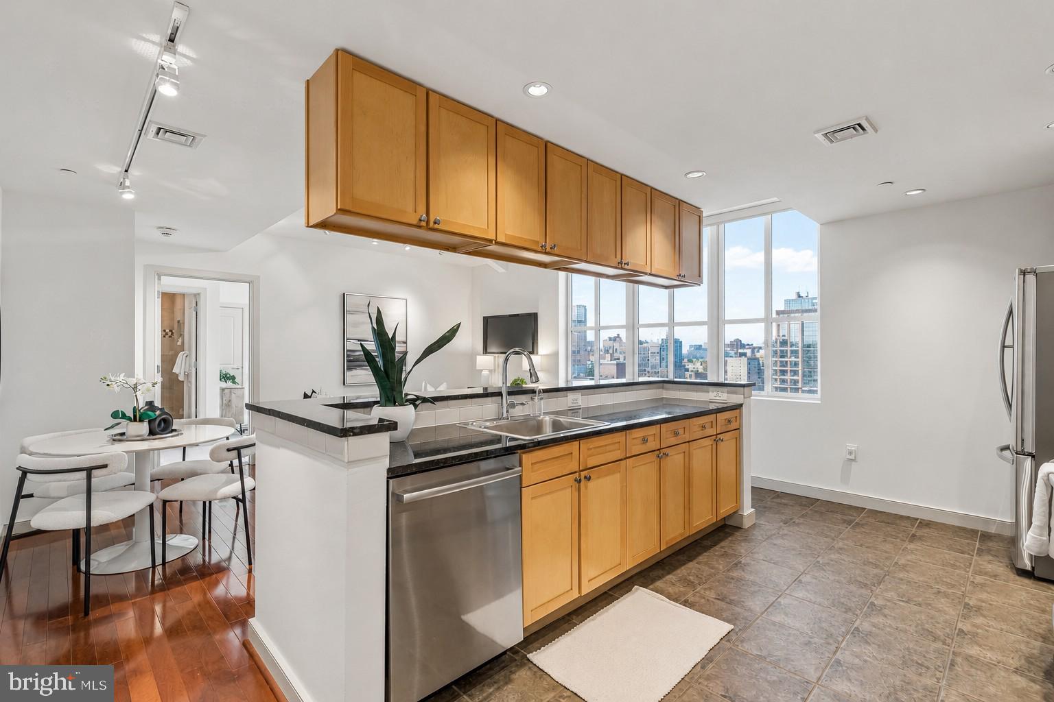 AVENUE OF THE ARTS - Residential