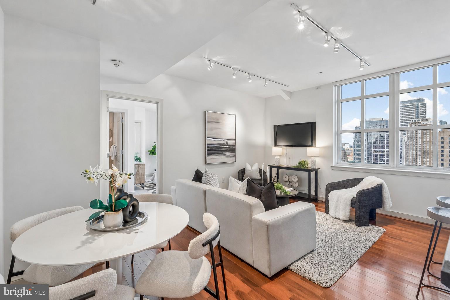 AVENUE OF THE ARTS - Residential