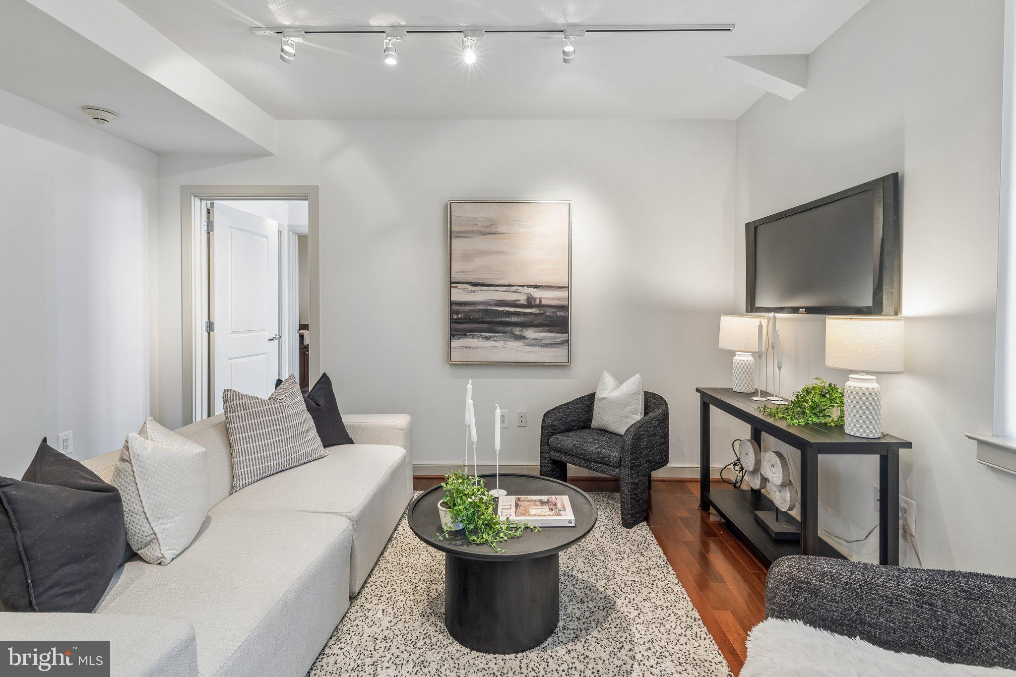 AVENUE OF THE ARTS - Residential