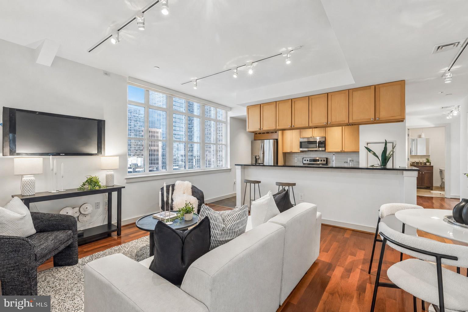 AVENUE OF THE ARTS - Residential