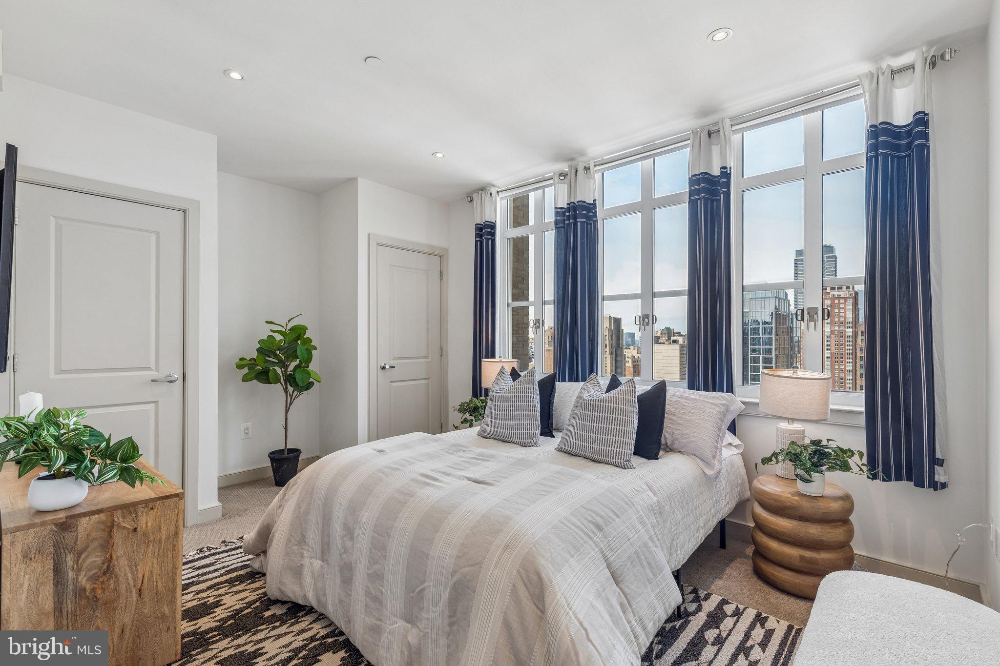 AVENUE OF THE ARTS - Residential