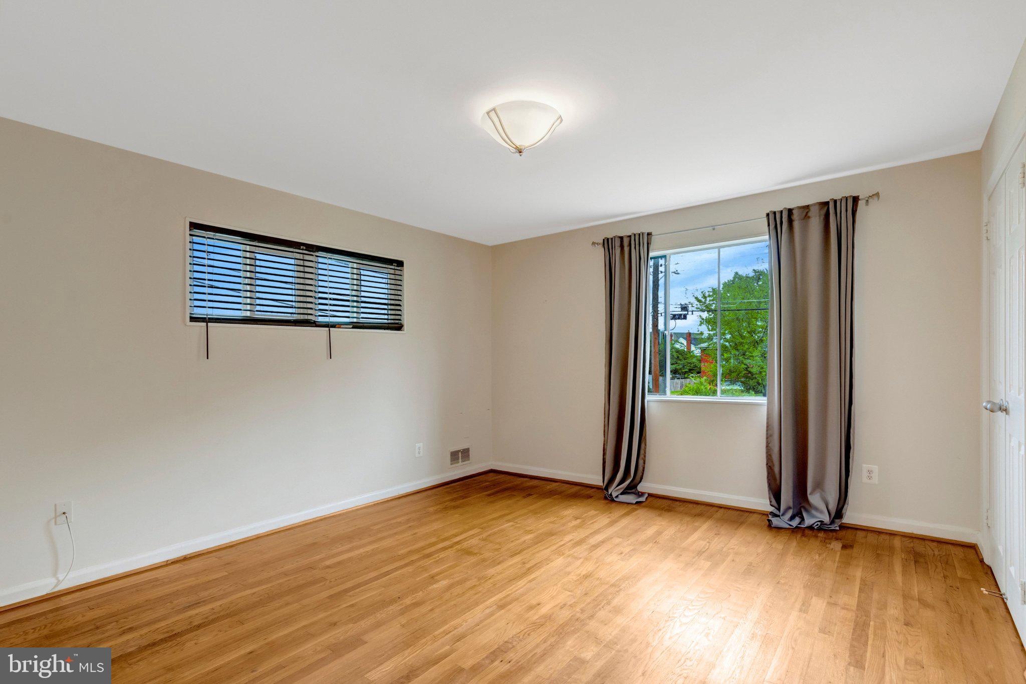 LYNBROOK - Residential
