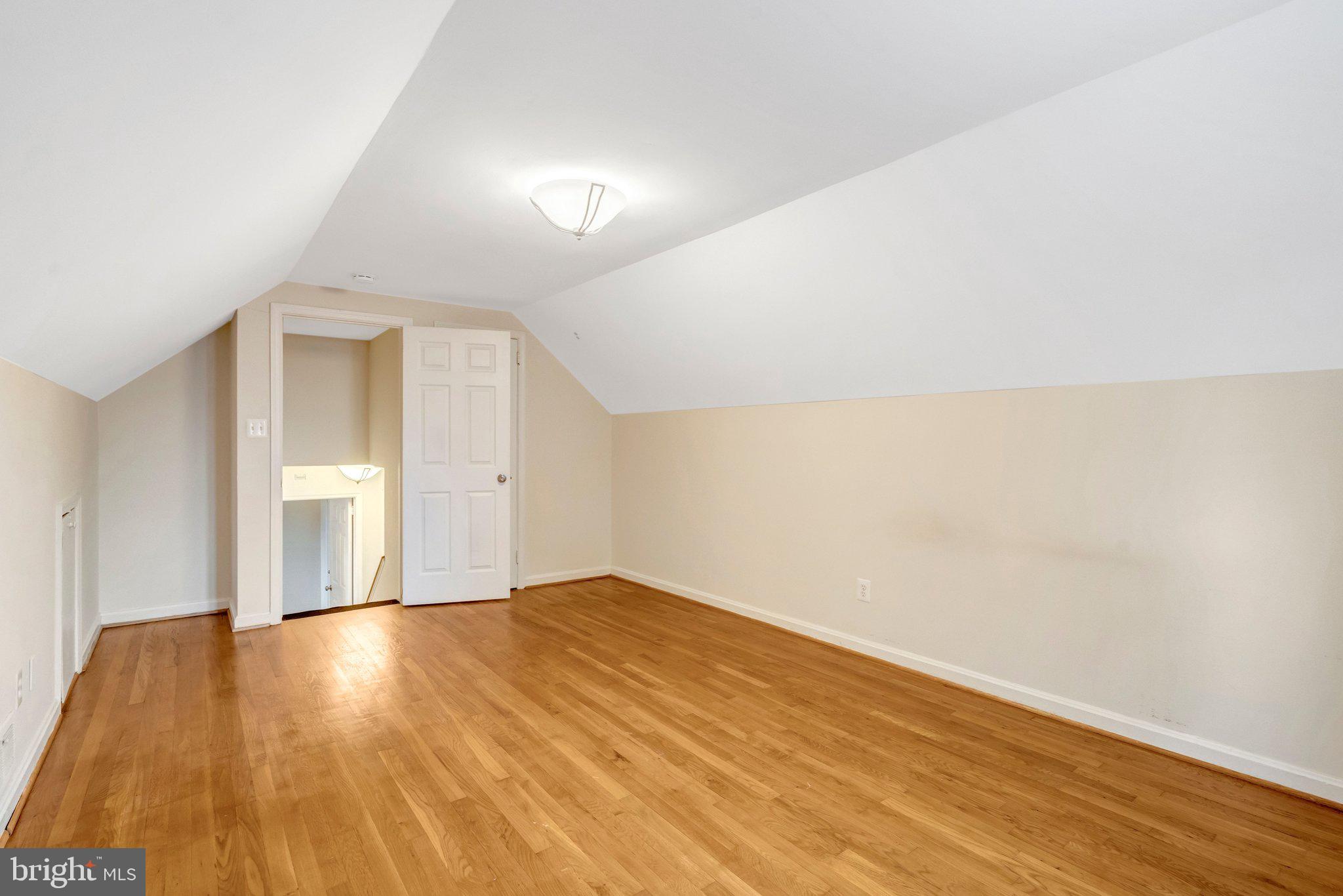 LYNBROOK - Residential