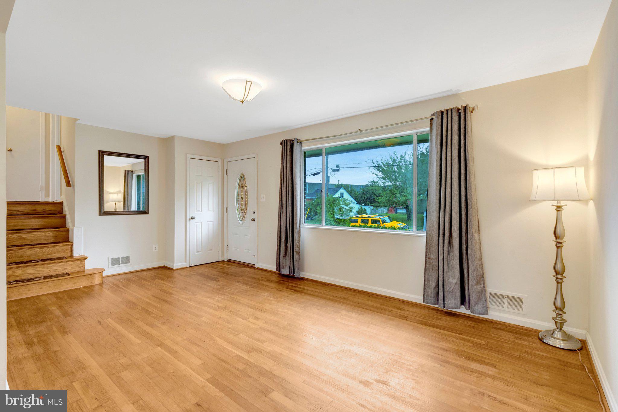 LYNBROOK - Residential