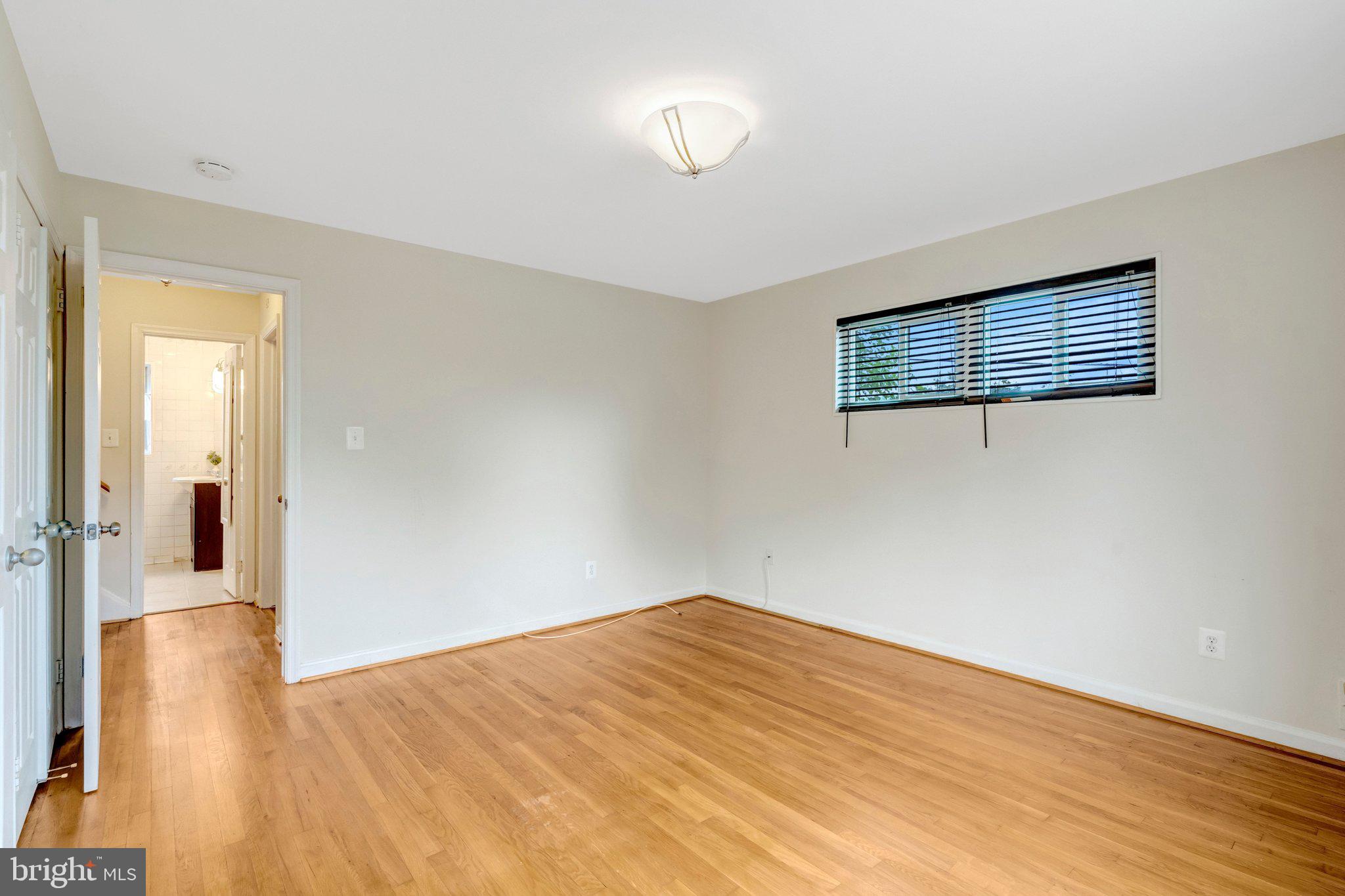 LYNBROOK - Residential