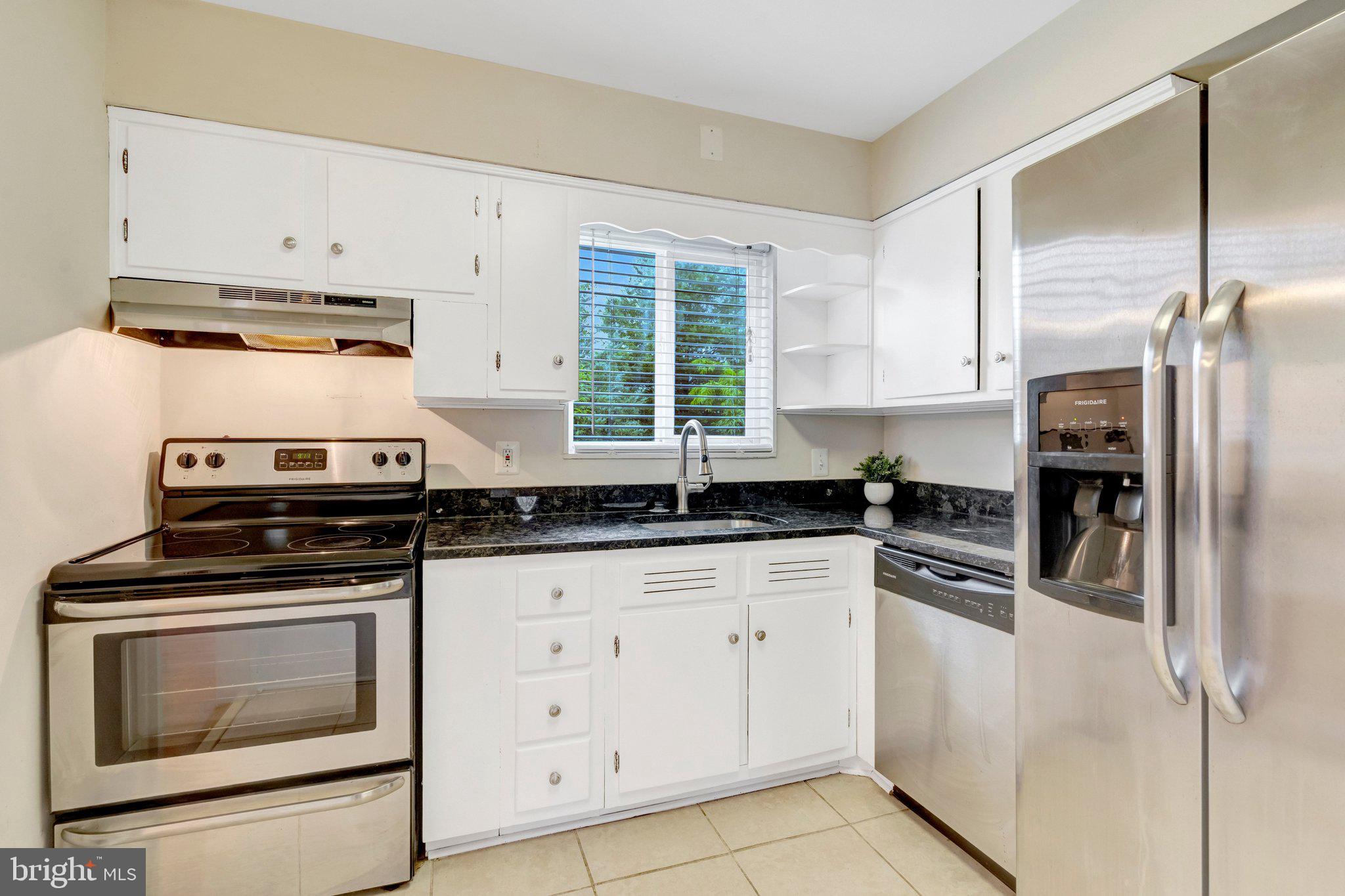 LYNBROOK - Residential
