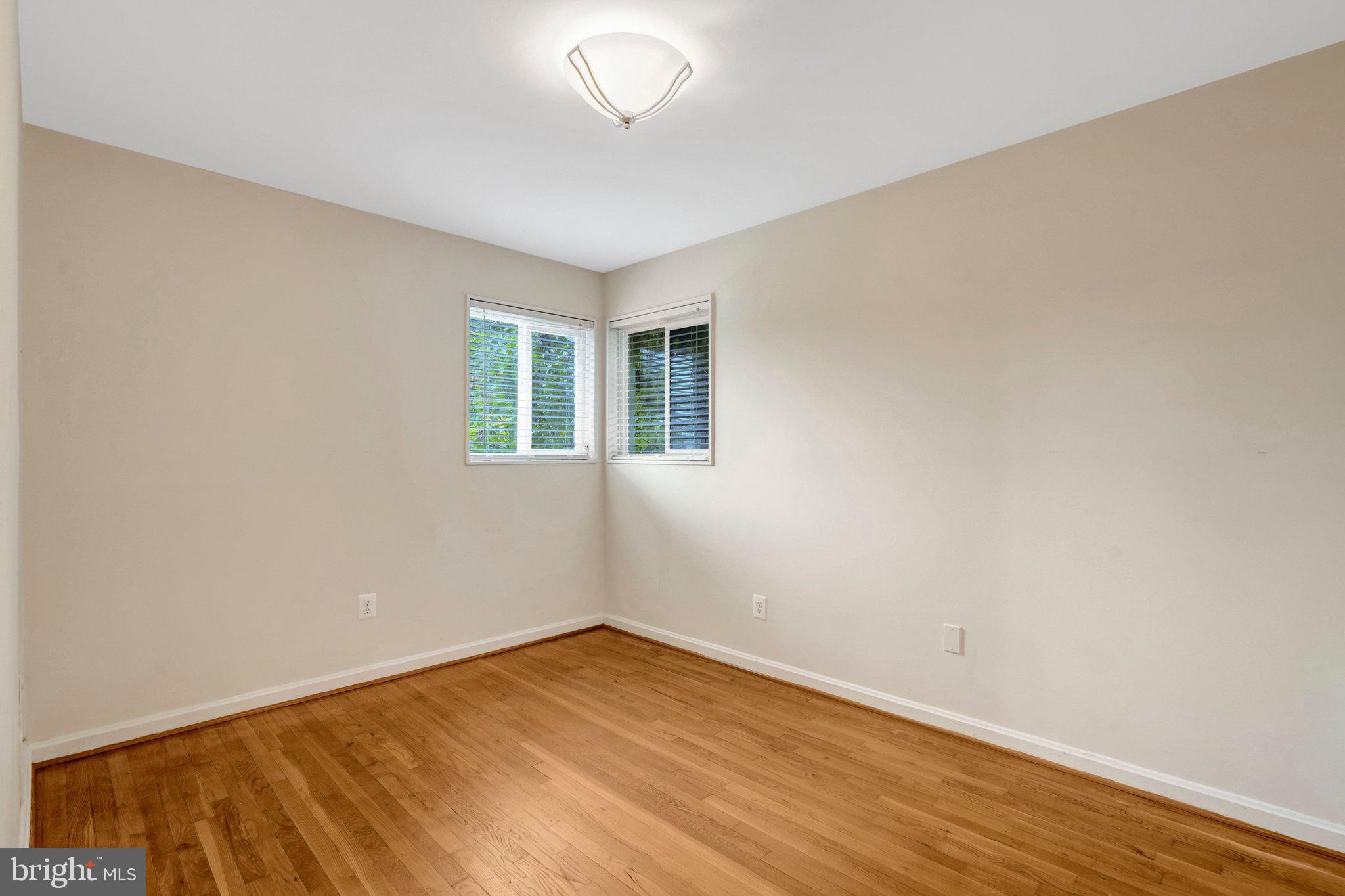 LYNBROOK - Residential