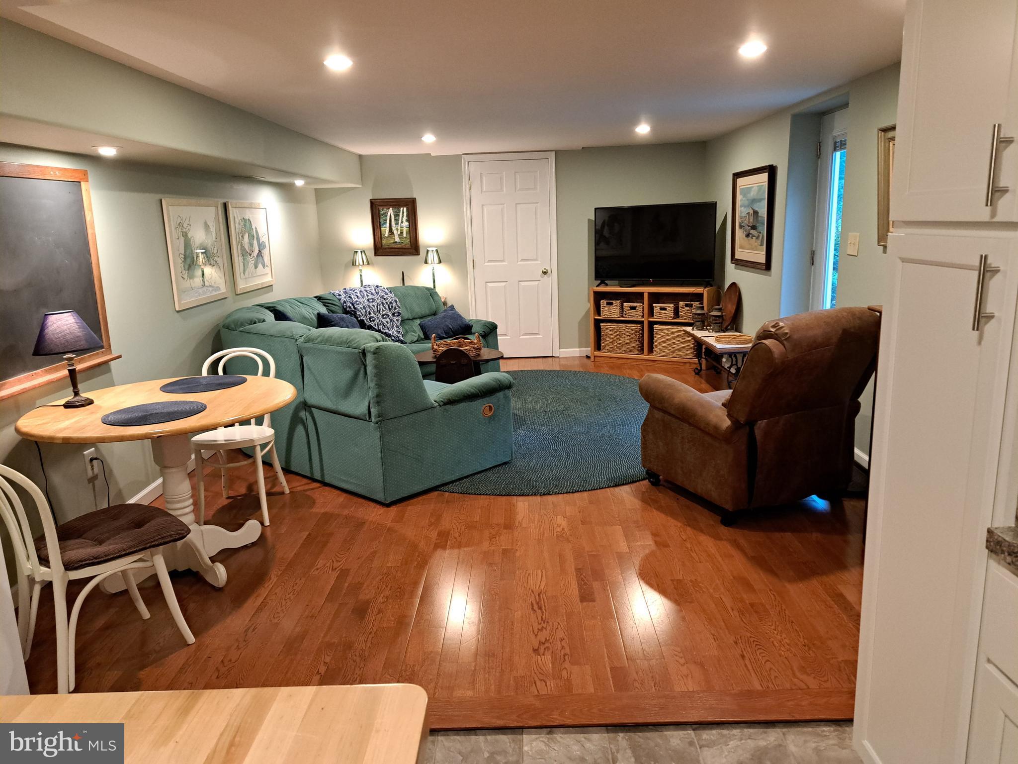 FOX POINT - Residential Lease