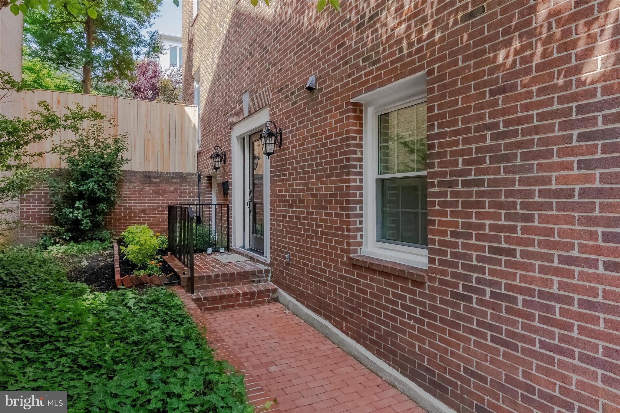 OLD TOWN ALEXANDRIA - Residential