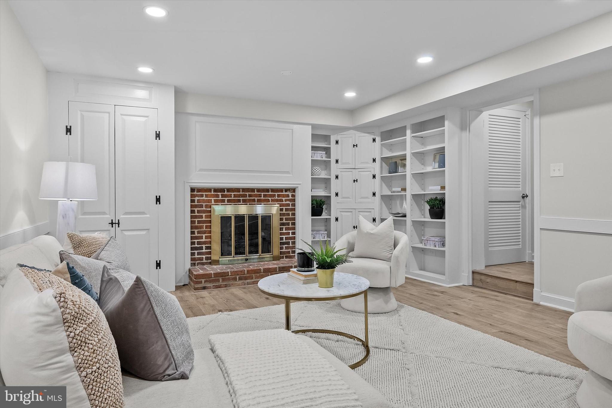 OLD TOWN ALEXANDRIA - Residential