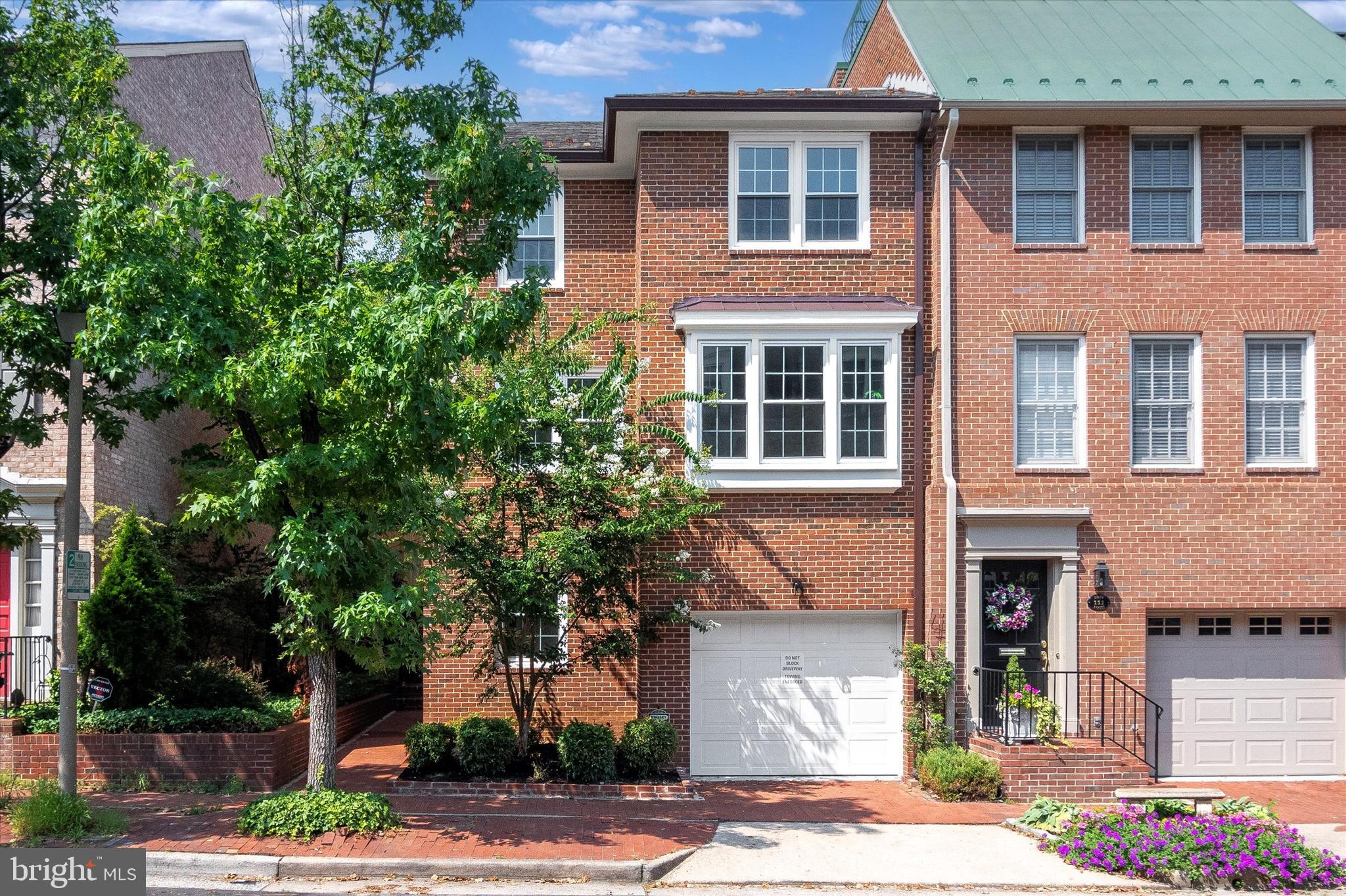 OLD TOWN ALEXANDRIA - Residential