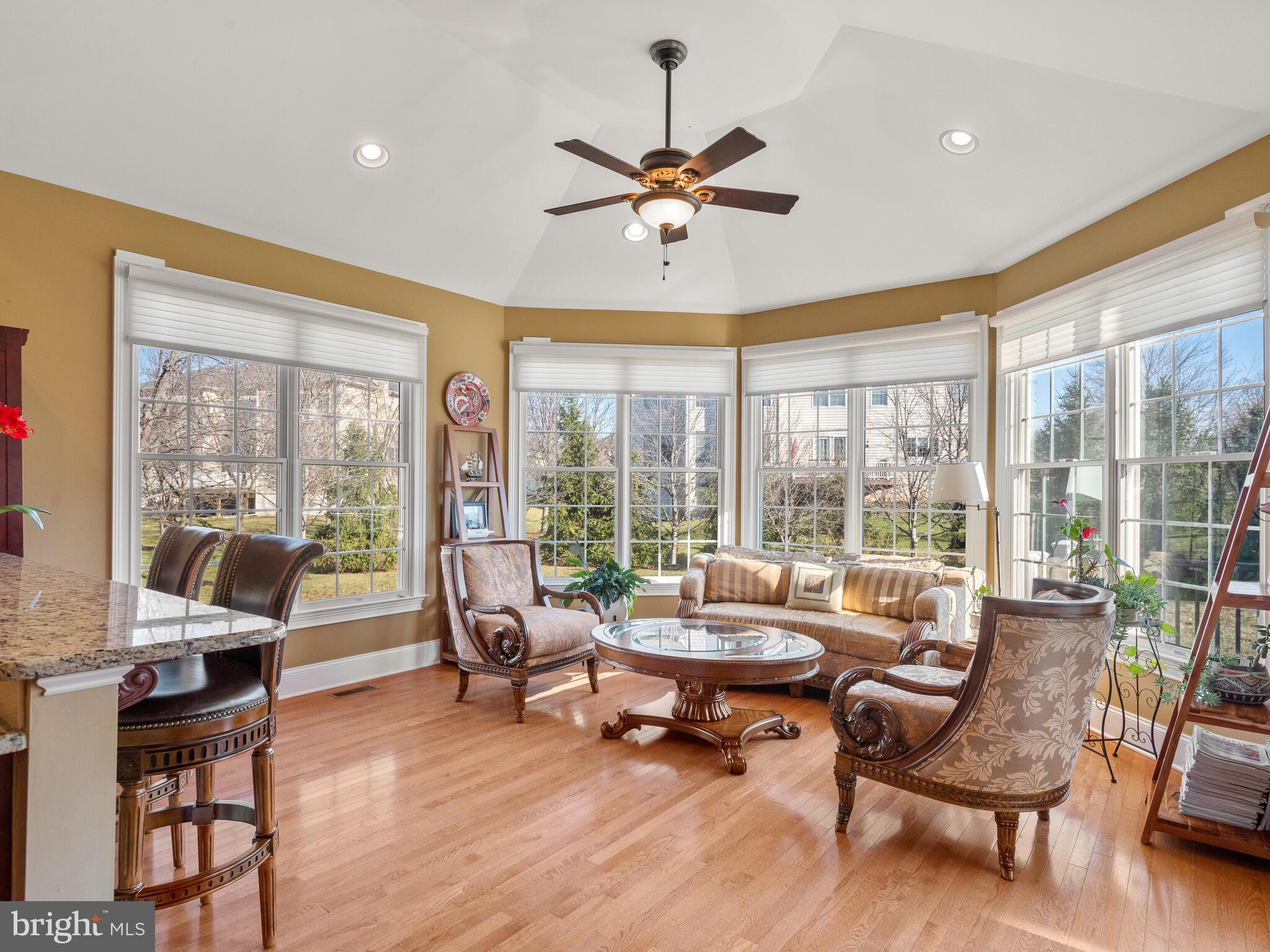 RIVERCREST - Residential