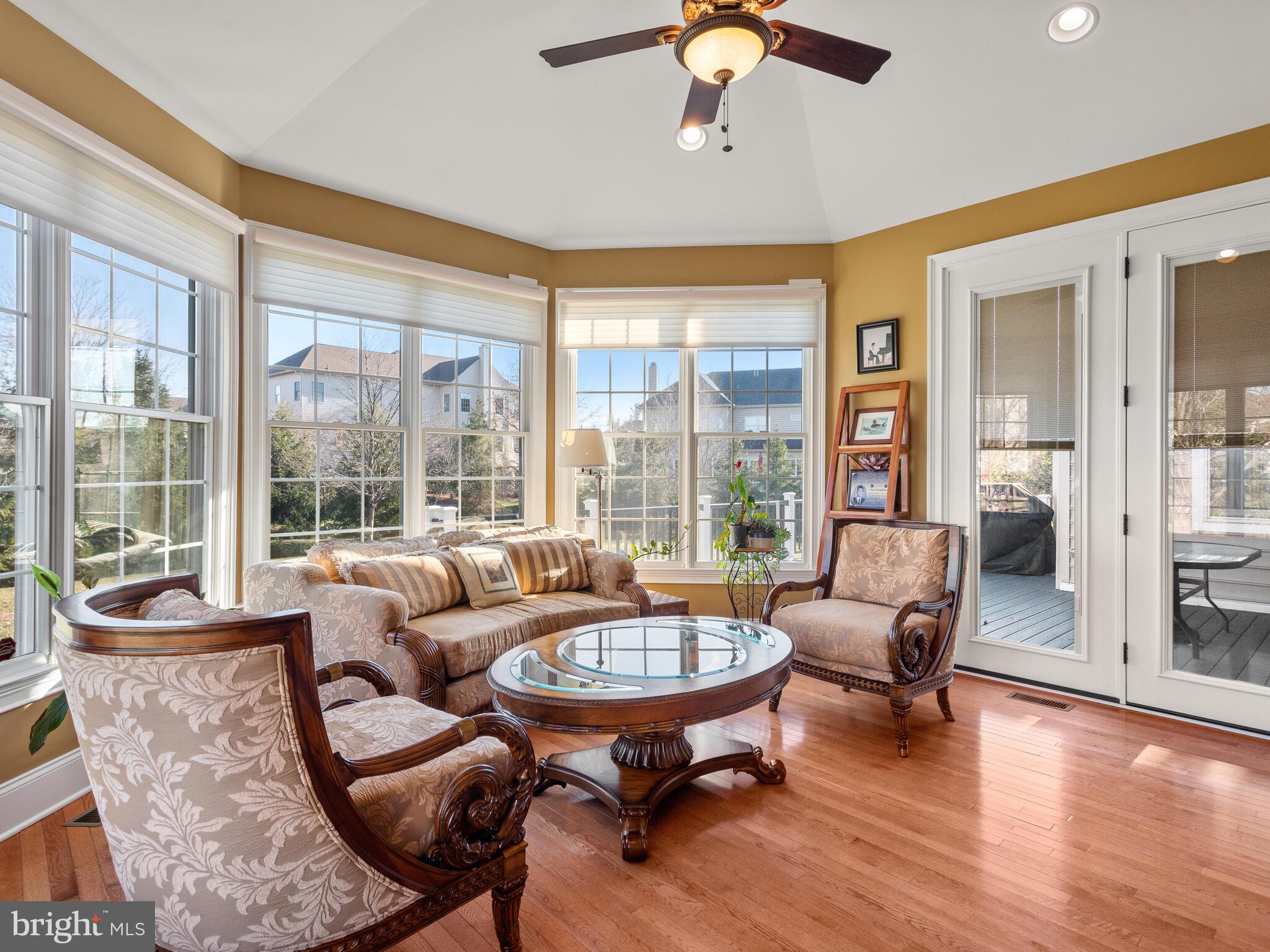 RIVERCREST - Residential