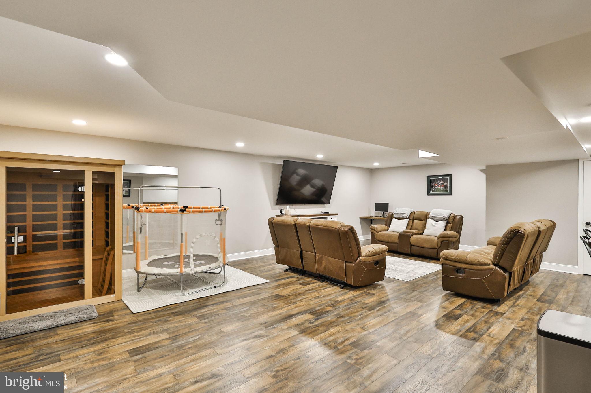 TREETOP ESTATES - Residential