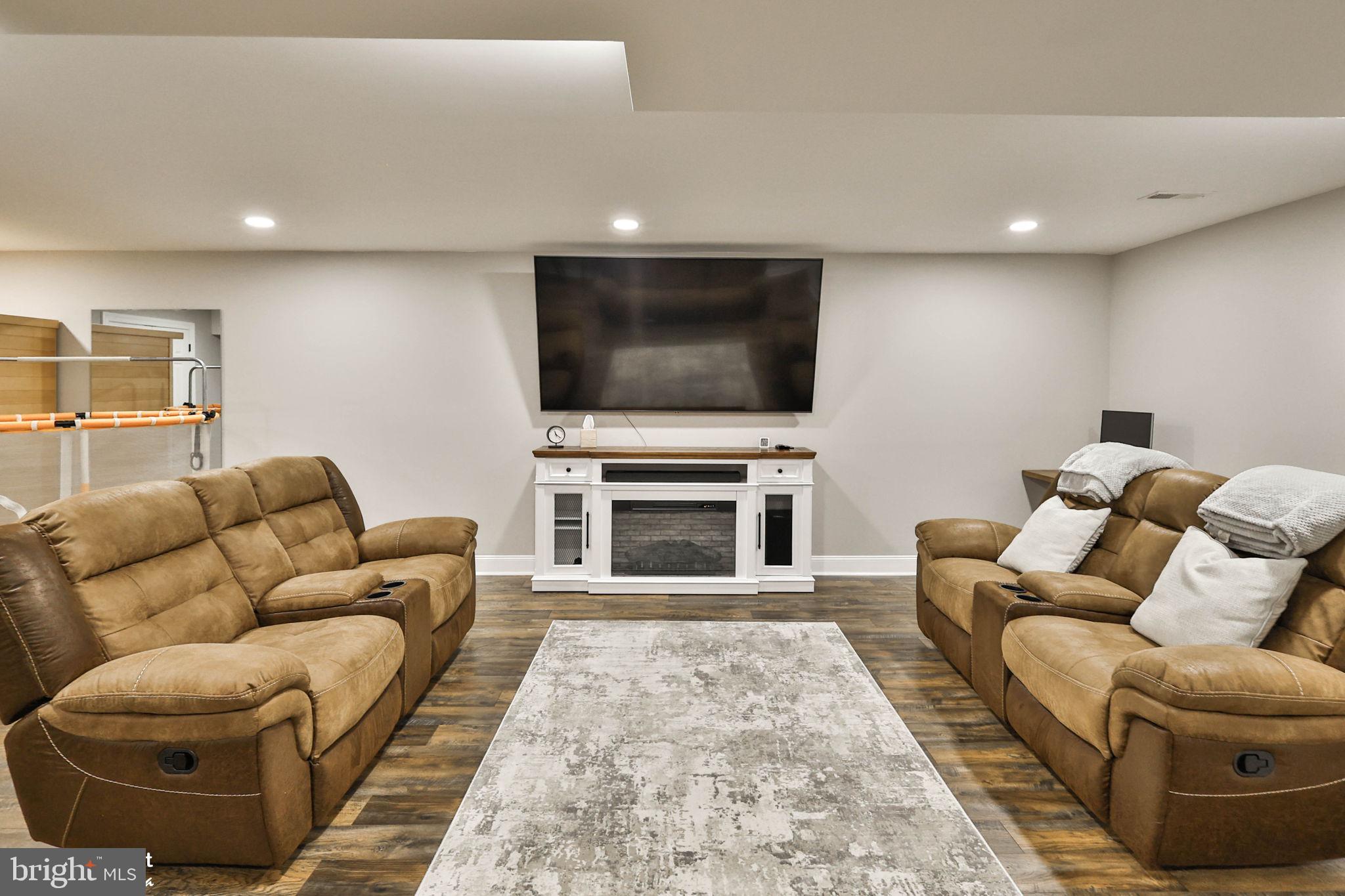 TREETOP ESTATES - Residential