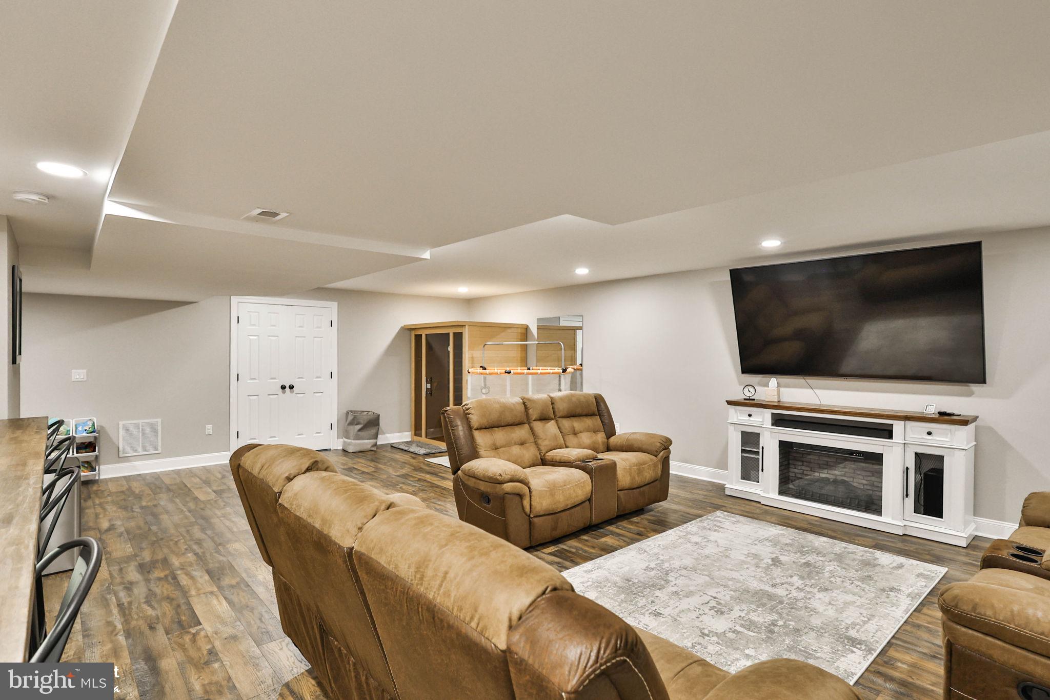 TREETOP ESTATES - Residential