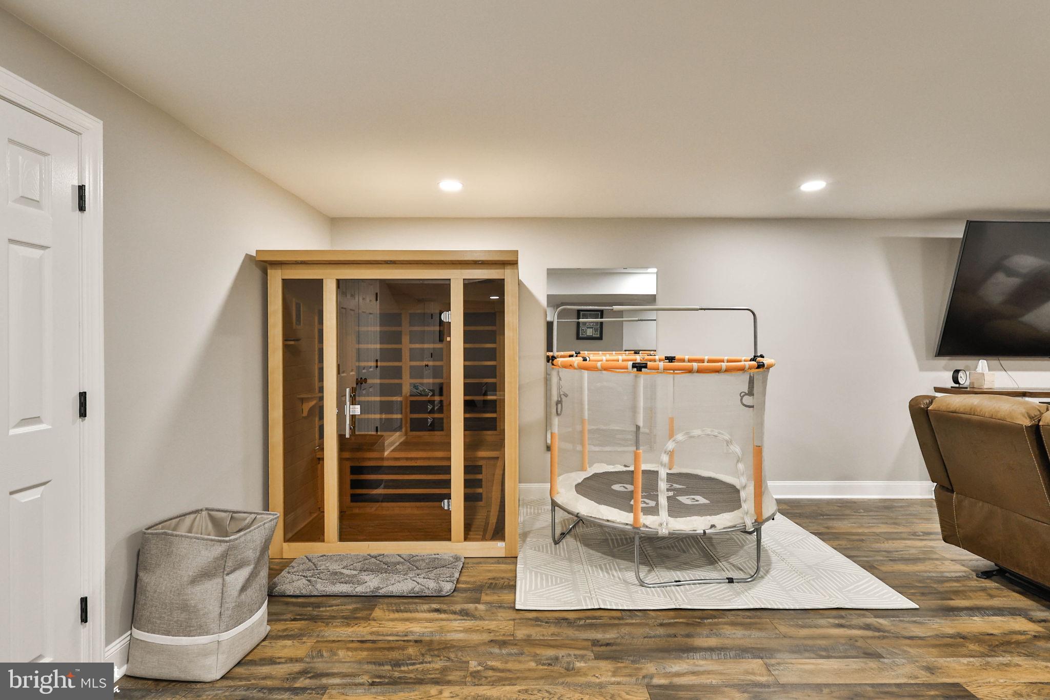 TREETOP ESTATES - Residential