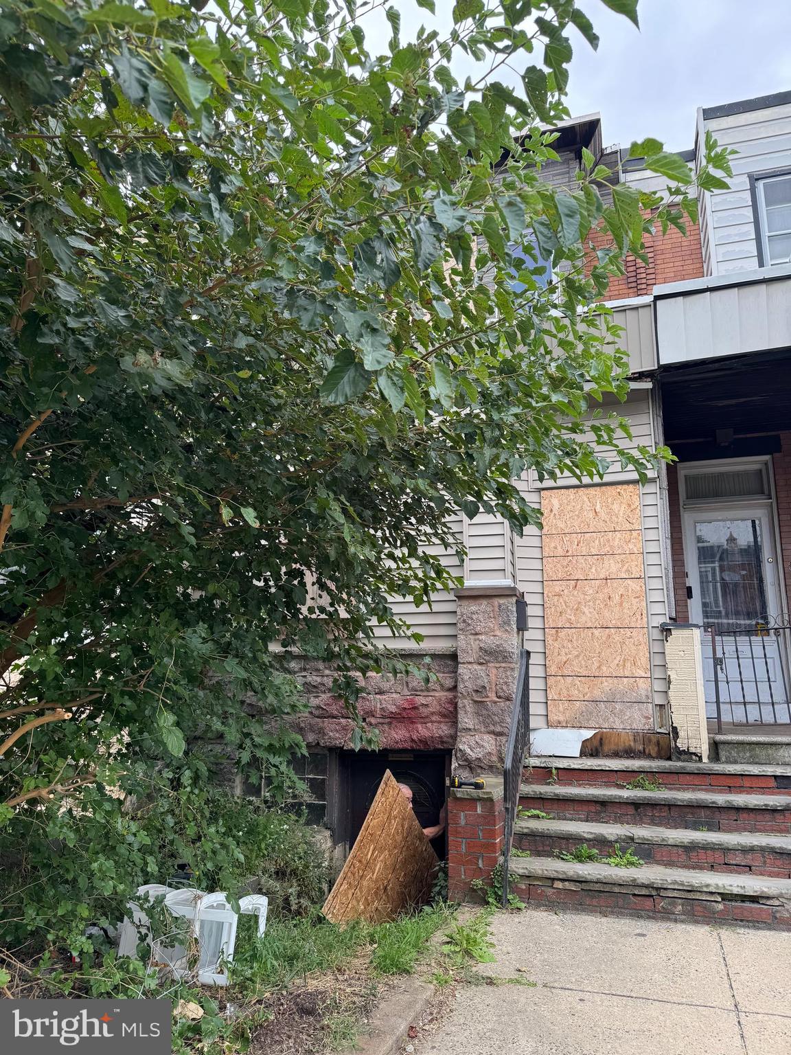 JUST HIT MARKET IN HARROWGATE!!! Property runs street to street.  Front property is a duplex that needs full rehab.  Enter back property from Braddock Street. Back property is a quadplex with 4 studio apartments rent ready. Property to be sold as is.  Seller requests use of Five Star Abstract for title.  $2500 deposit required.  Subdivision approved. $2500 selling bonus. Please call for specific showing instructions.