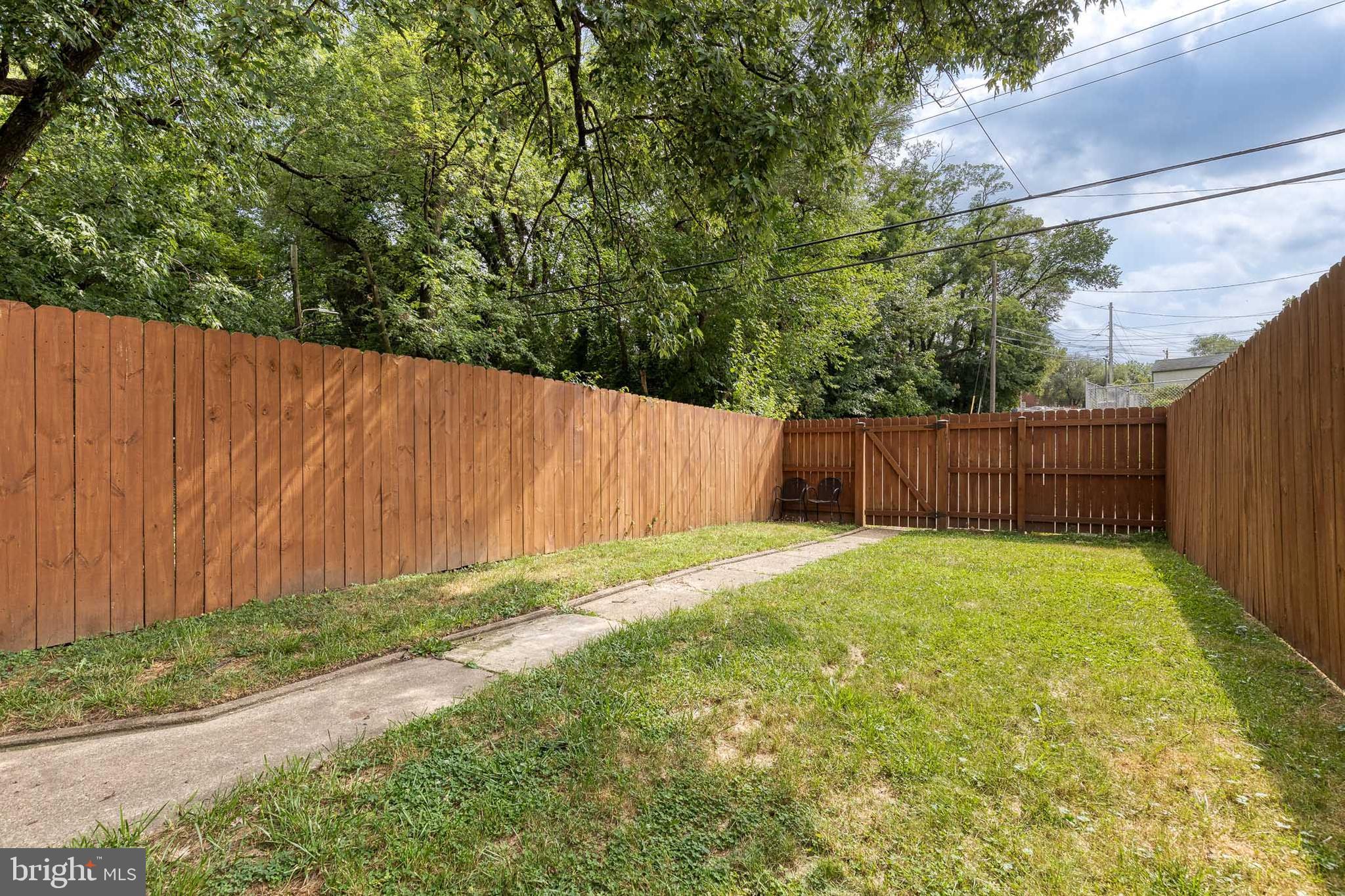 CHINQUAPIN PARK - Residential