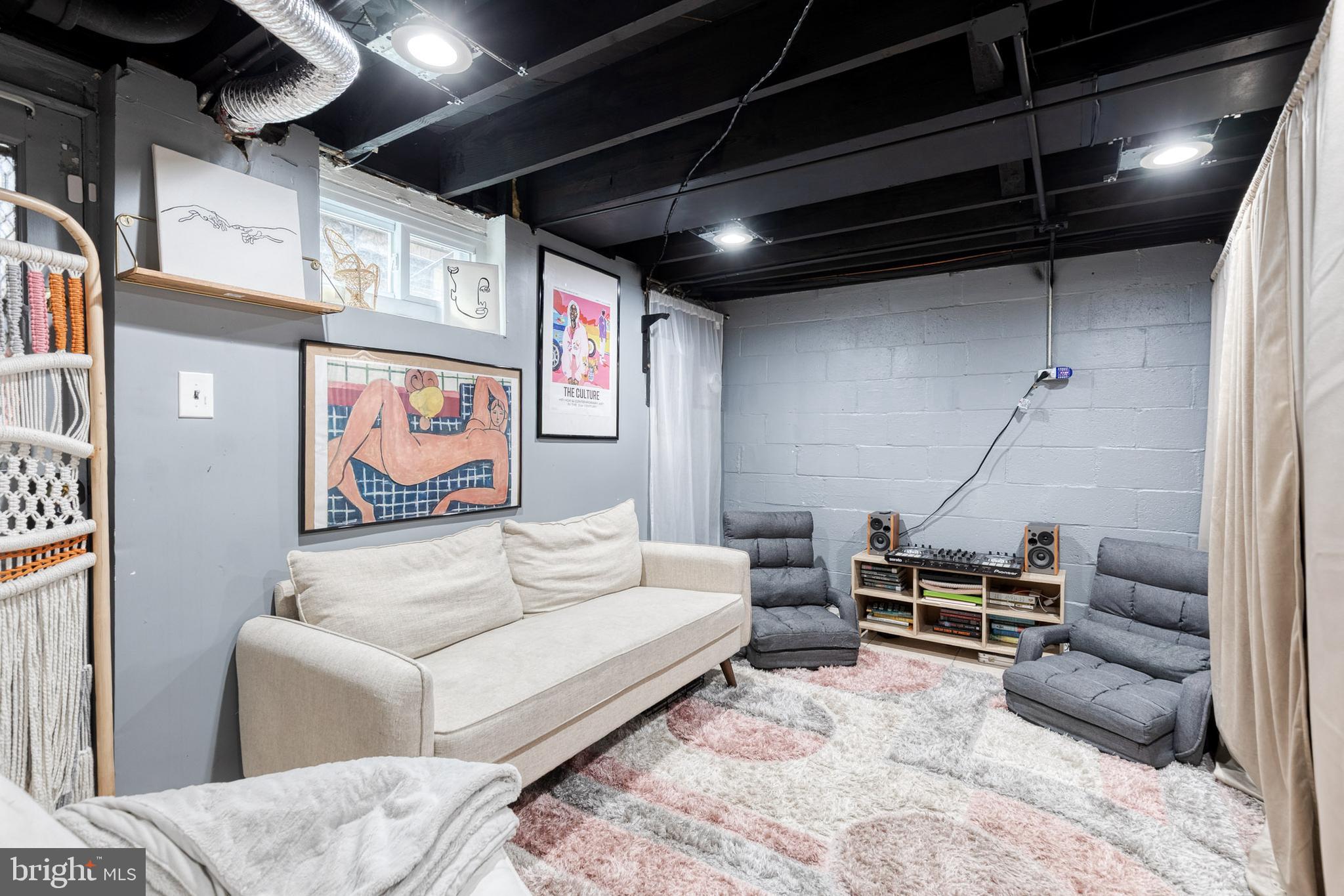 CHINQUAPIN PARK - Residential