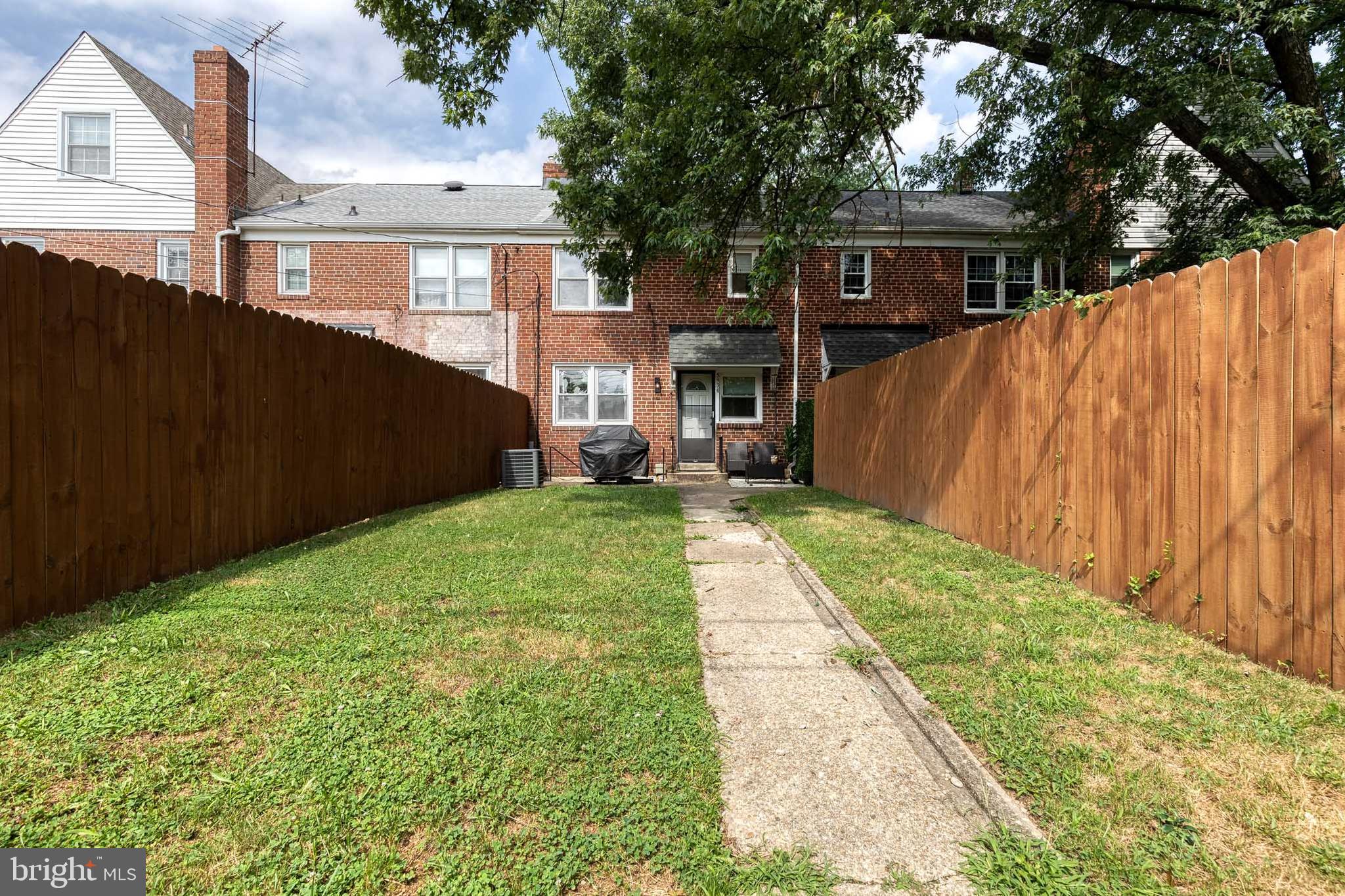 CHINQUAPIN PARK - Residential