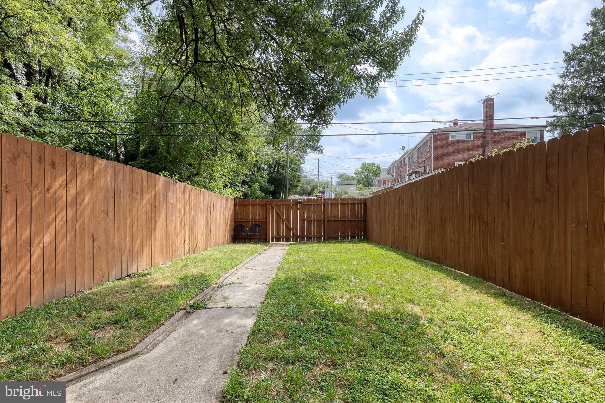 CHINQUAPIN PARK - Residential