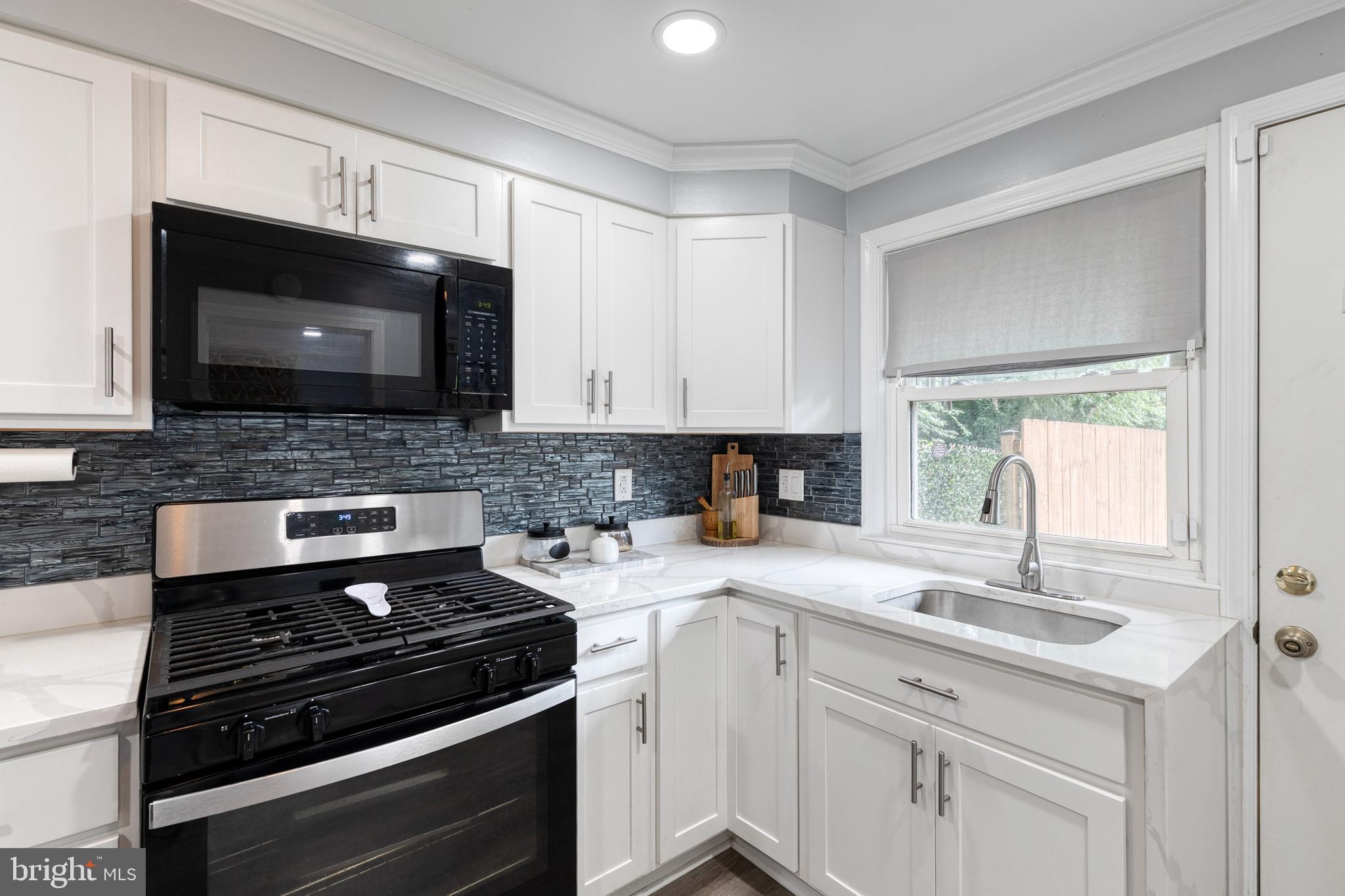 CHINQUAPIN PARK - Residential