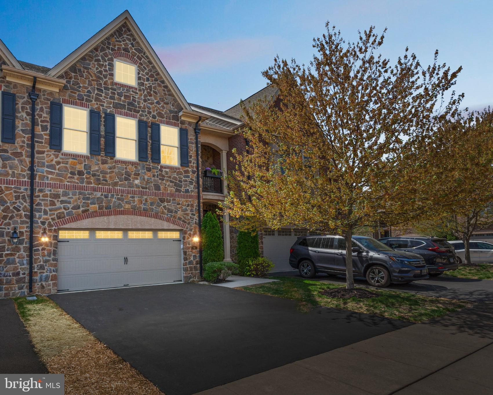WALDEN SQUARE - Residential