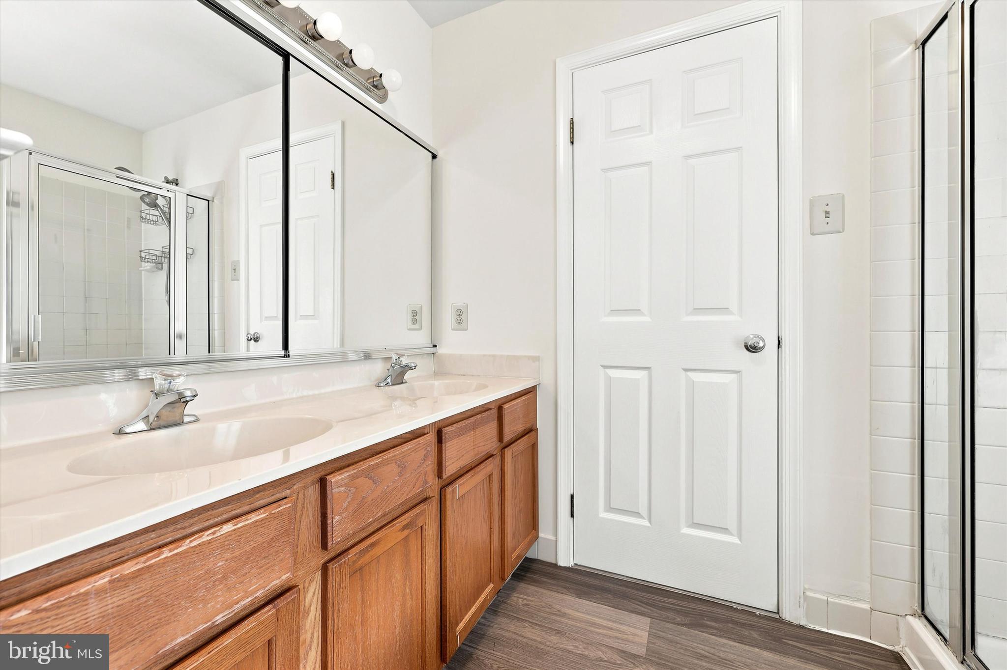 THORNHILL - Residential