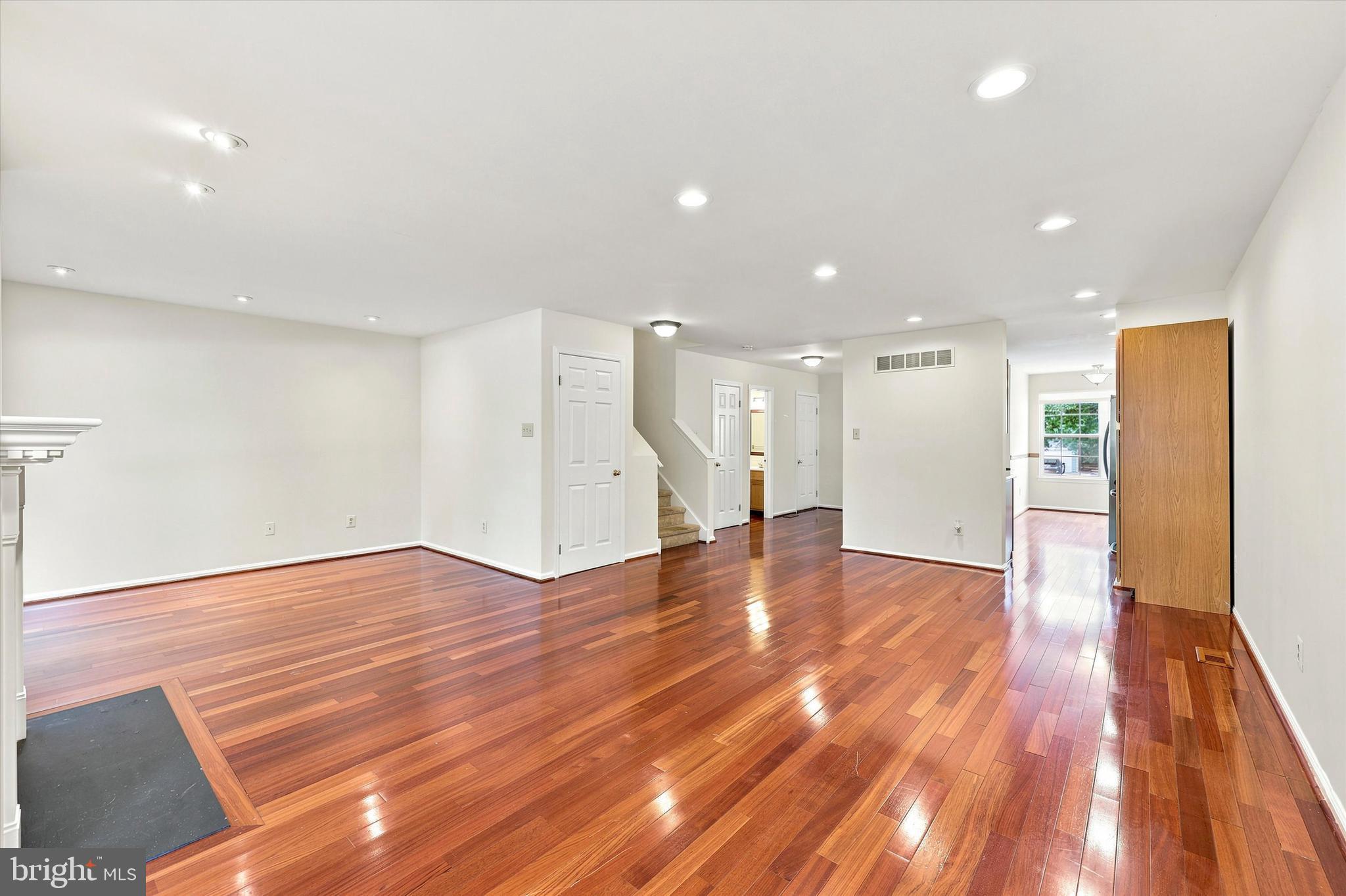 THORNHILL - Residential