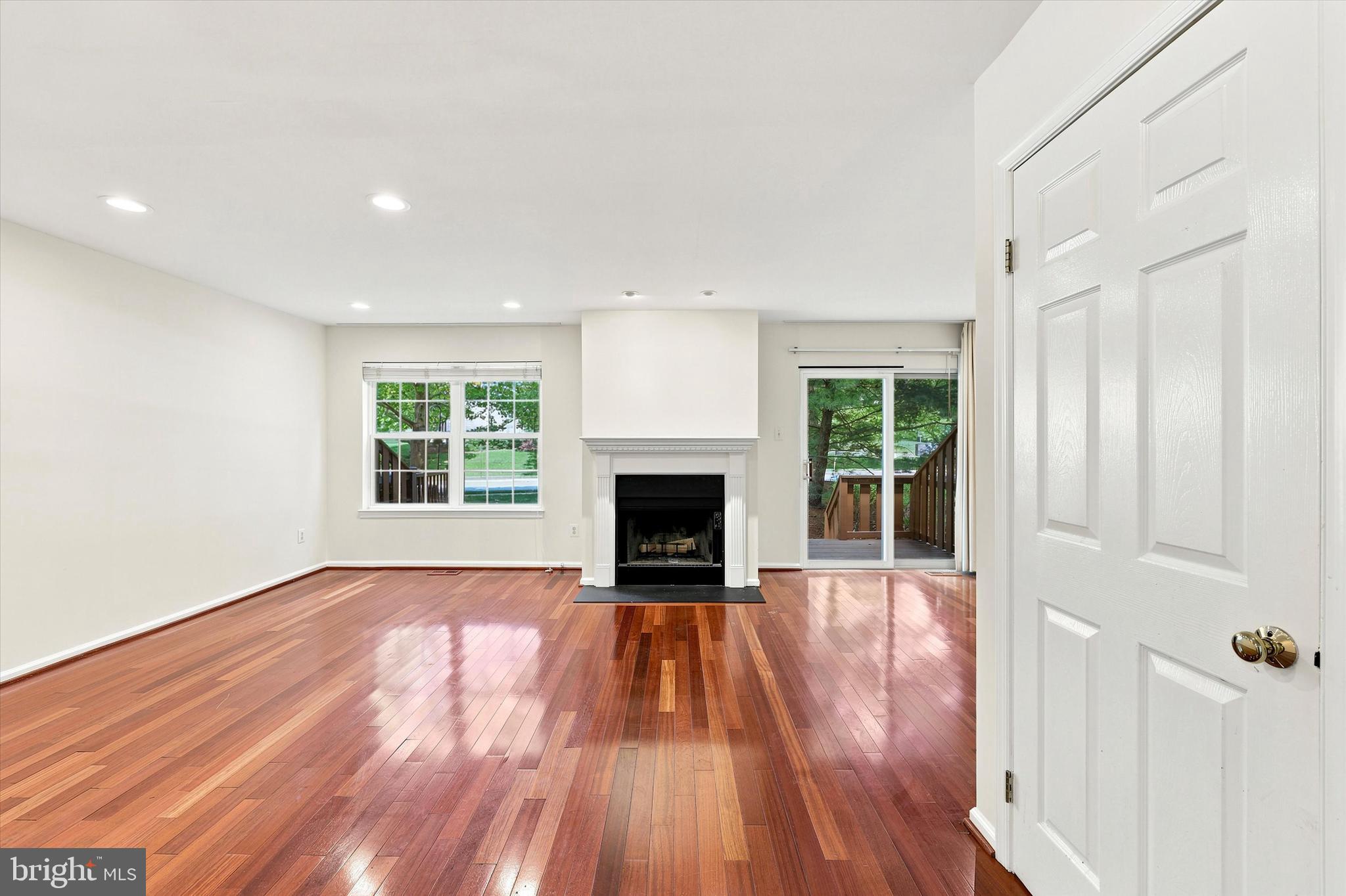 THORNHILL - Residential
