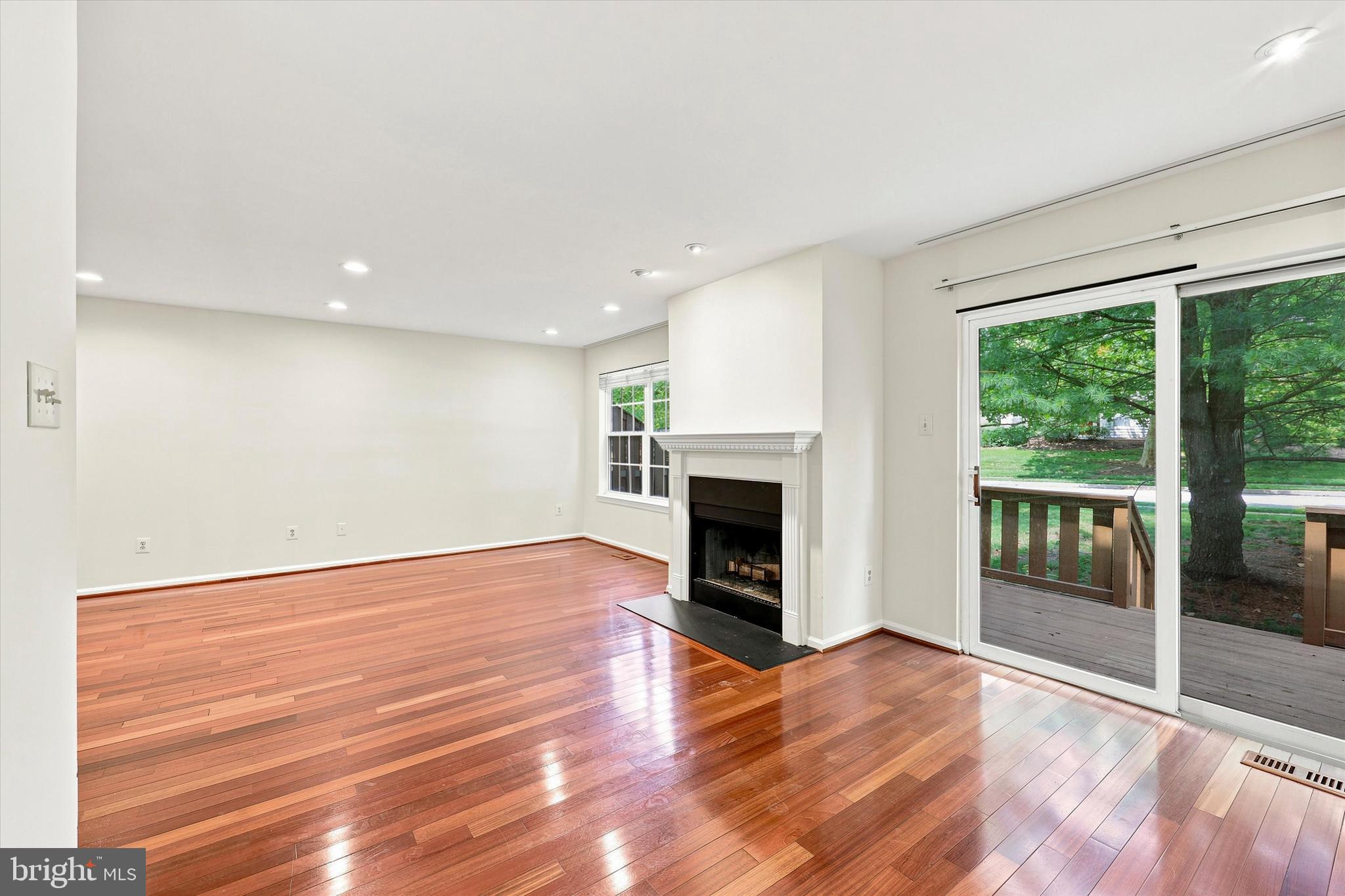 THORNHILL - Residential