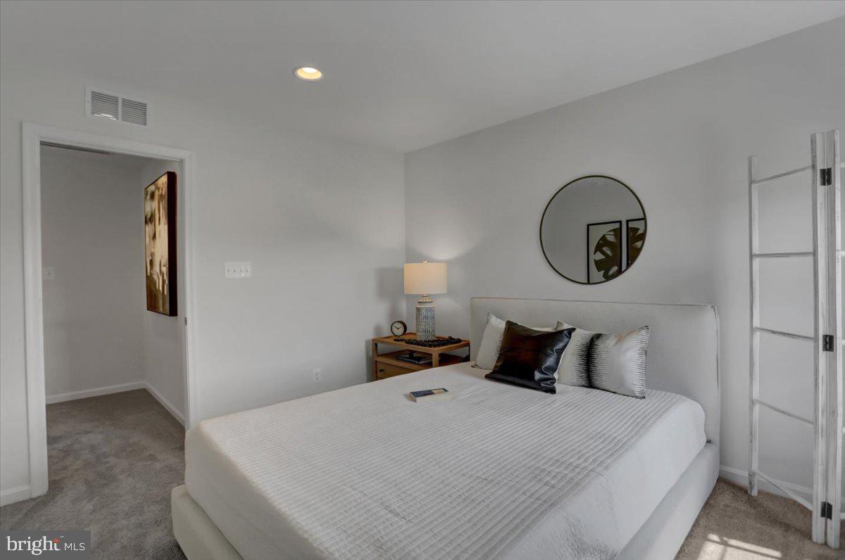MONTGOMERY OAKS - Residential