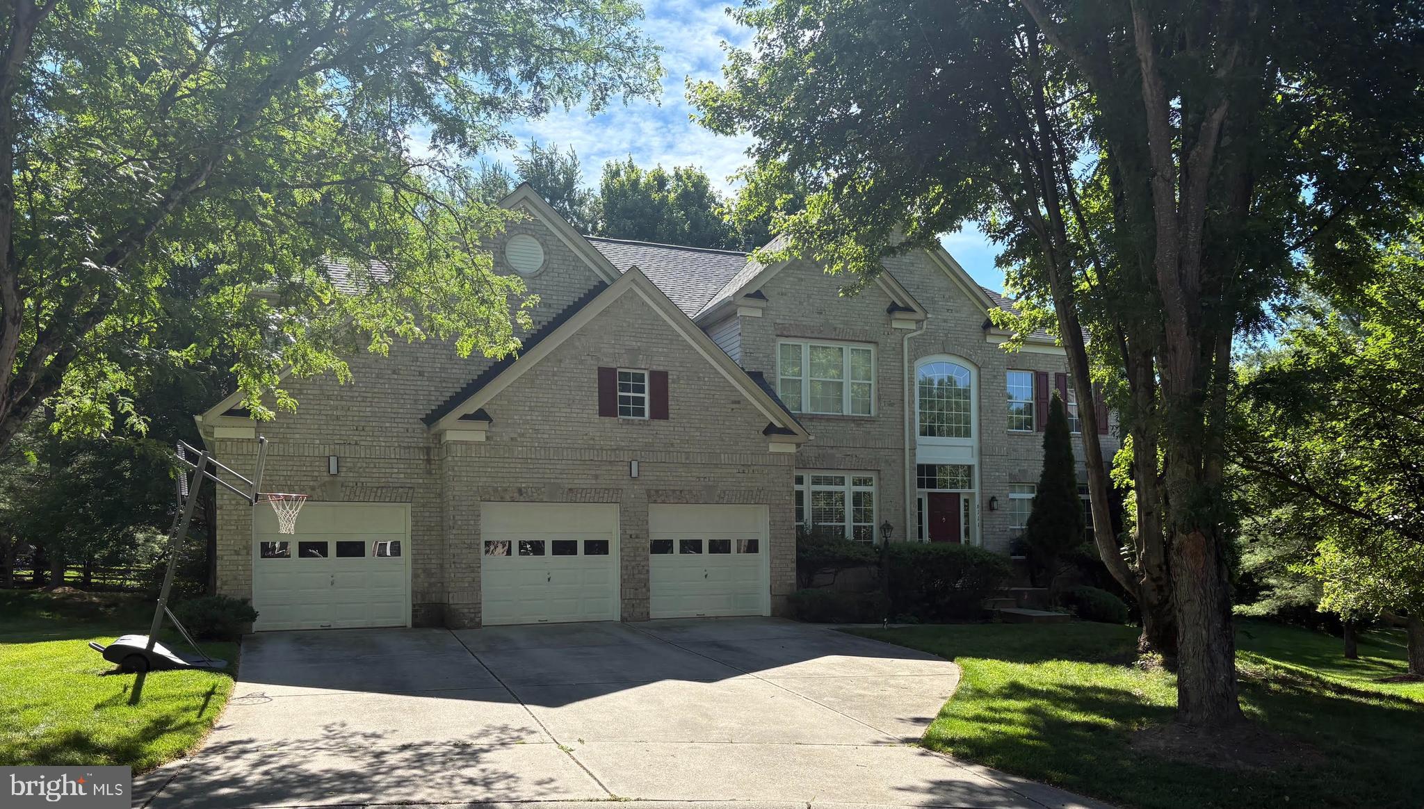 VILLAGE OF RIVER HILL - Residential