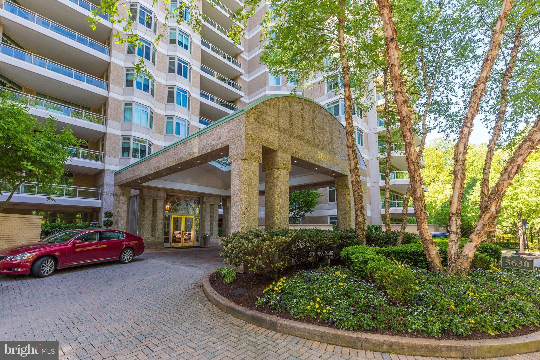 NEW PRICE! 2,500 sf 3BR/3BA at the coveted Parc Somerset! Sunny rooms each with spectacular views & access to 1 of 2 large balconies, fireplace, & 2 garage parking spots. So many wonderful amenities (indoor/outdoor pools, tennis courts, fitness center, concierge) at this luxury gated complex, it's like living in a resort! Walkable to Whole Foods, transit, and countless shops & restaurants!