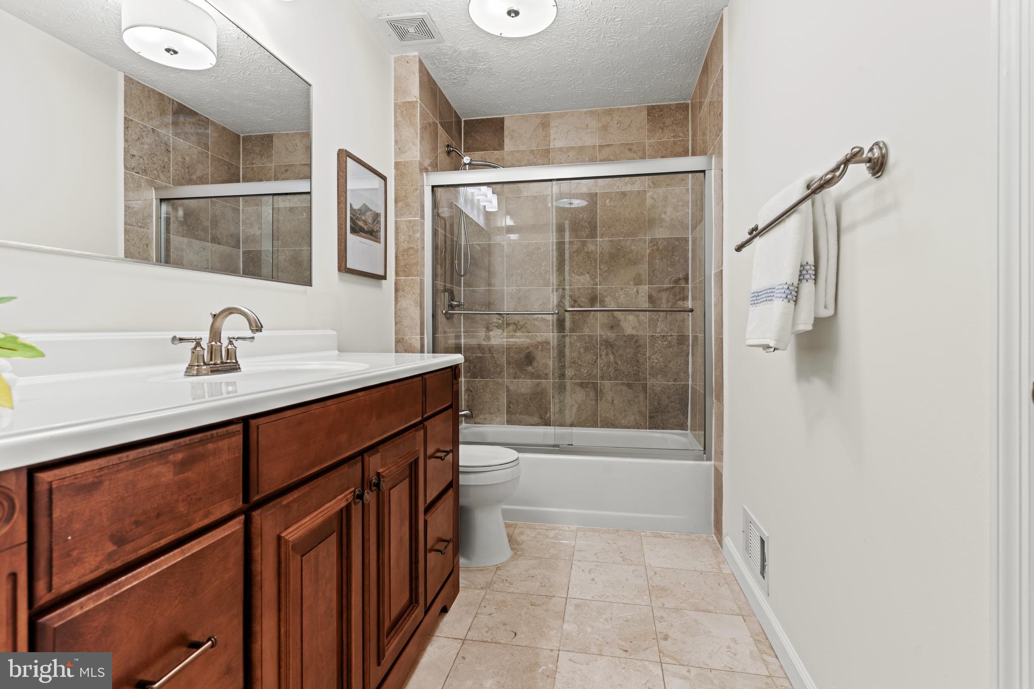 CHESTNUT FARMS - Residential