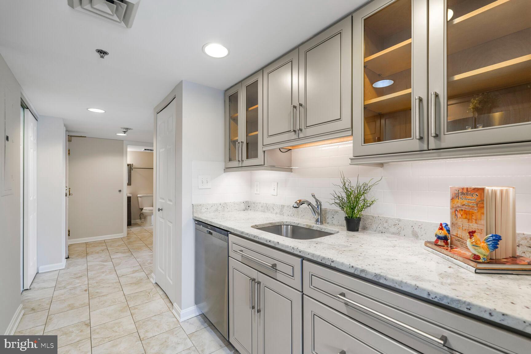 THE JEFFERSON - SUNRISE SENIOR LIVING - Residential