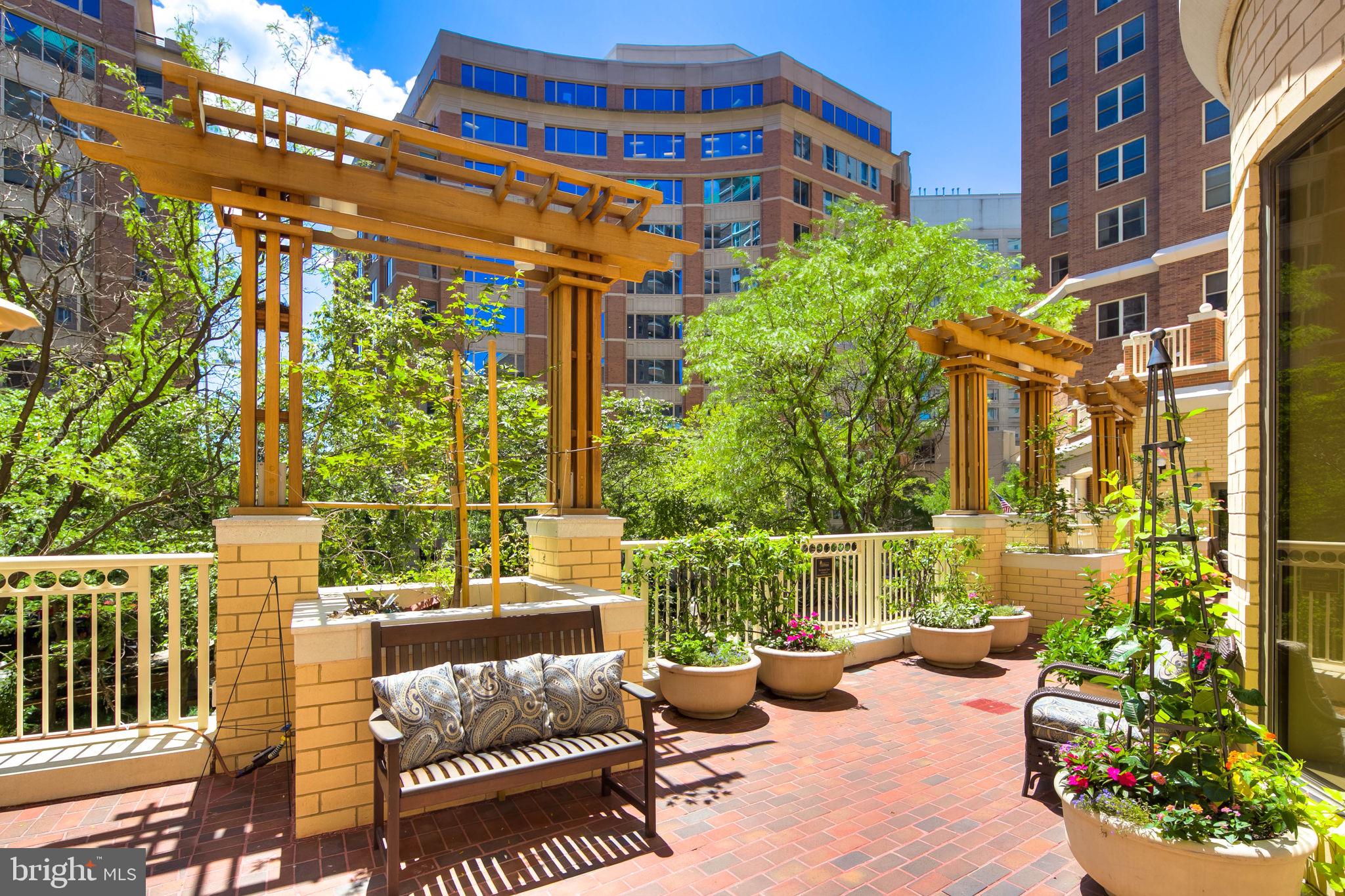 THE JEFFERSON - SUNRISE SENIOR LIVING - Residential
