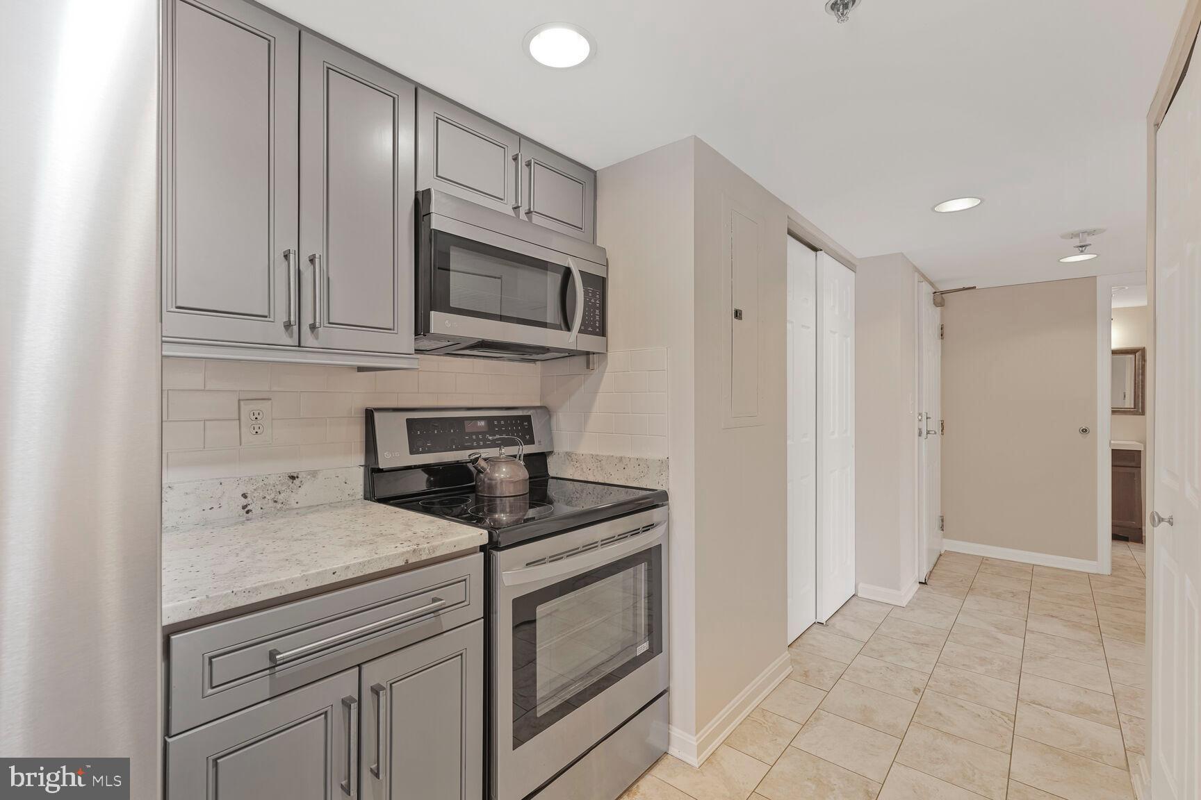 THE JEFFERSON - SUNRISE SENIOR LIVING - Residential