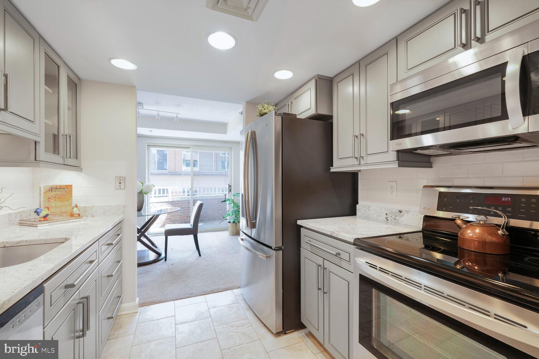 THE JEFFERSON - SUNRISE SENIOR LIVING - Residential