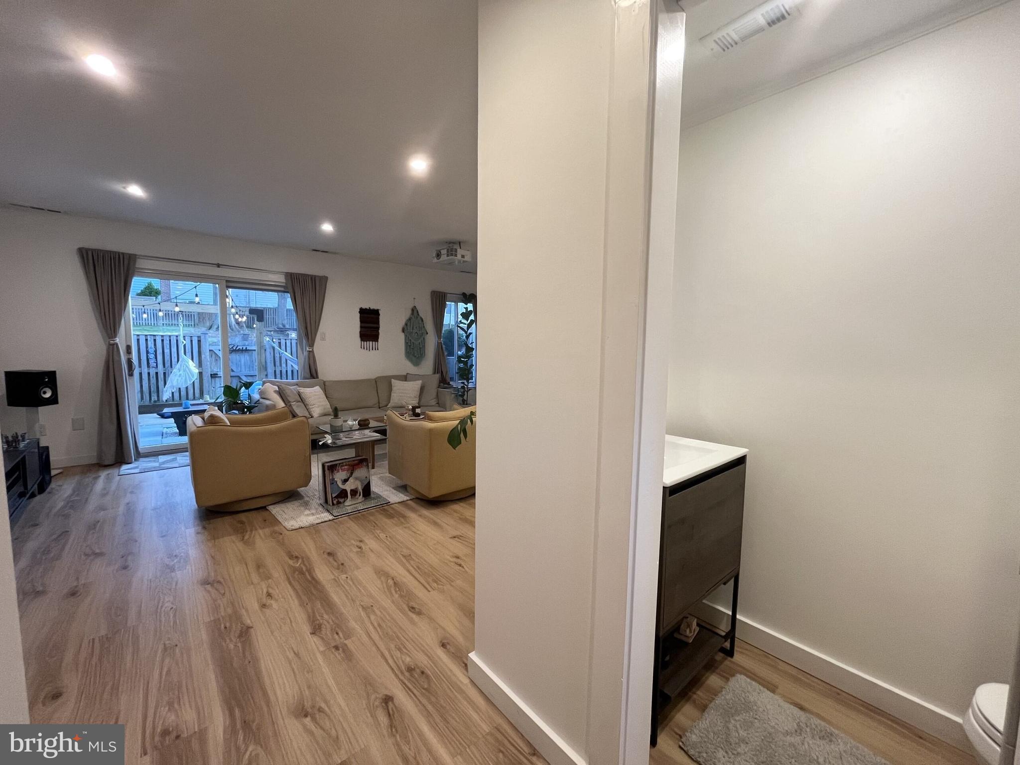 PINEWOOD STATION - Residential Lease