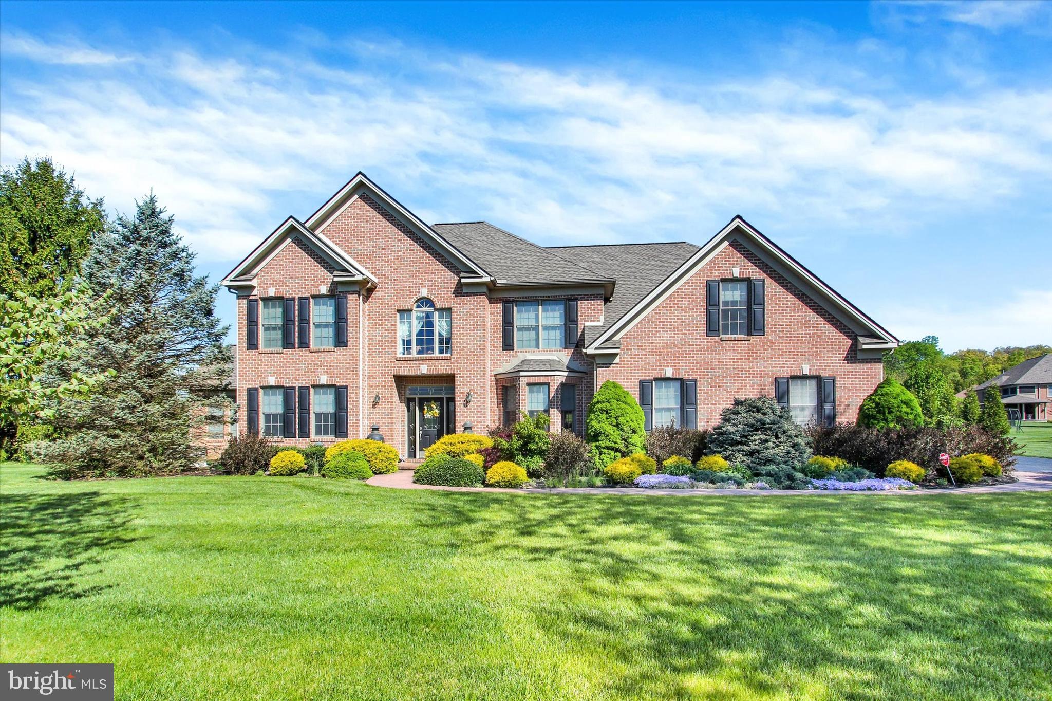 Stay tuned for the wonderful description of this fantastic property located in the desired Thornhill Development!  Located in the perfect location!  ...........