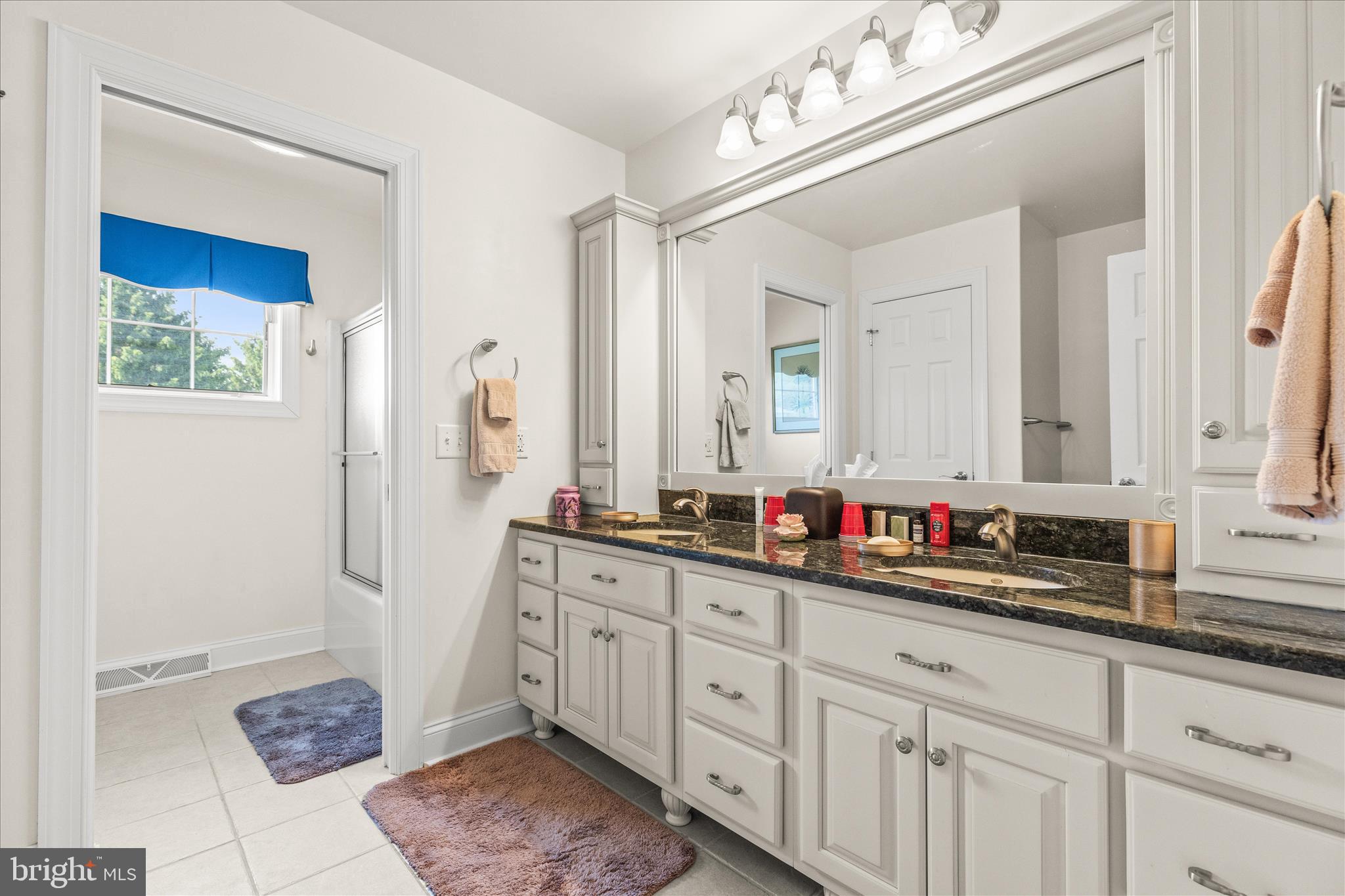 THORNHILL - Residential