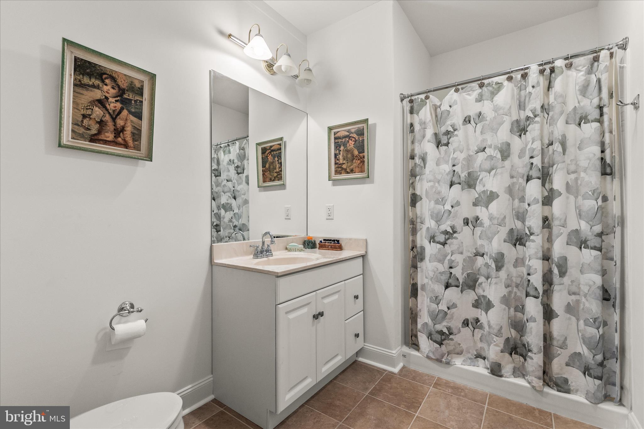 THORNHILL - Residential