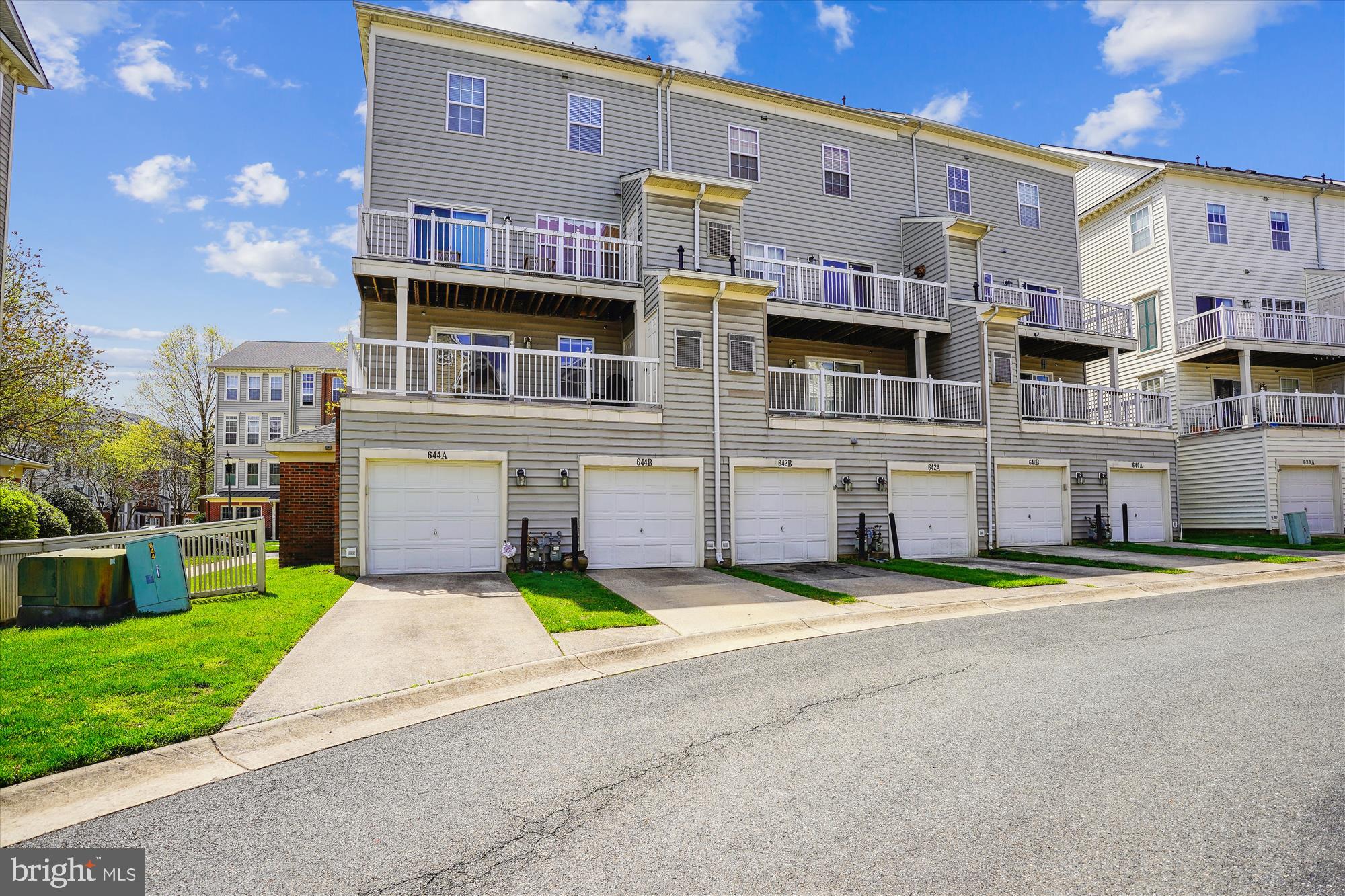 LAKELANDS - Residential